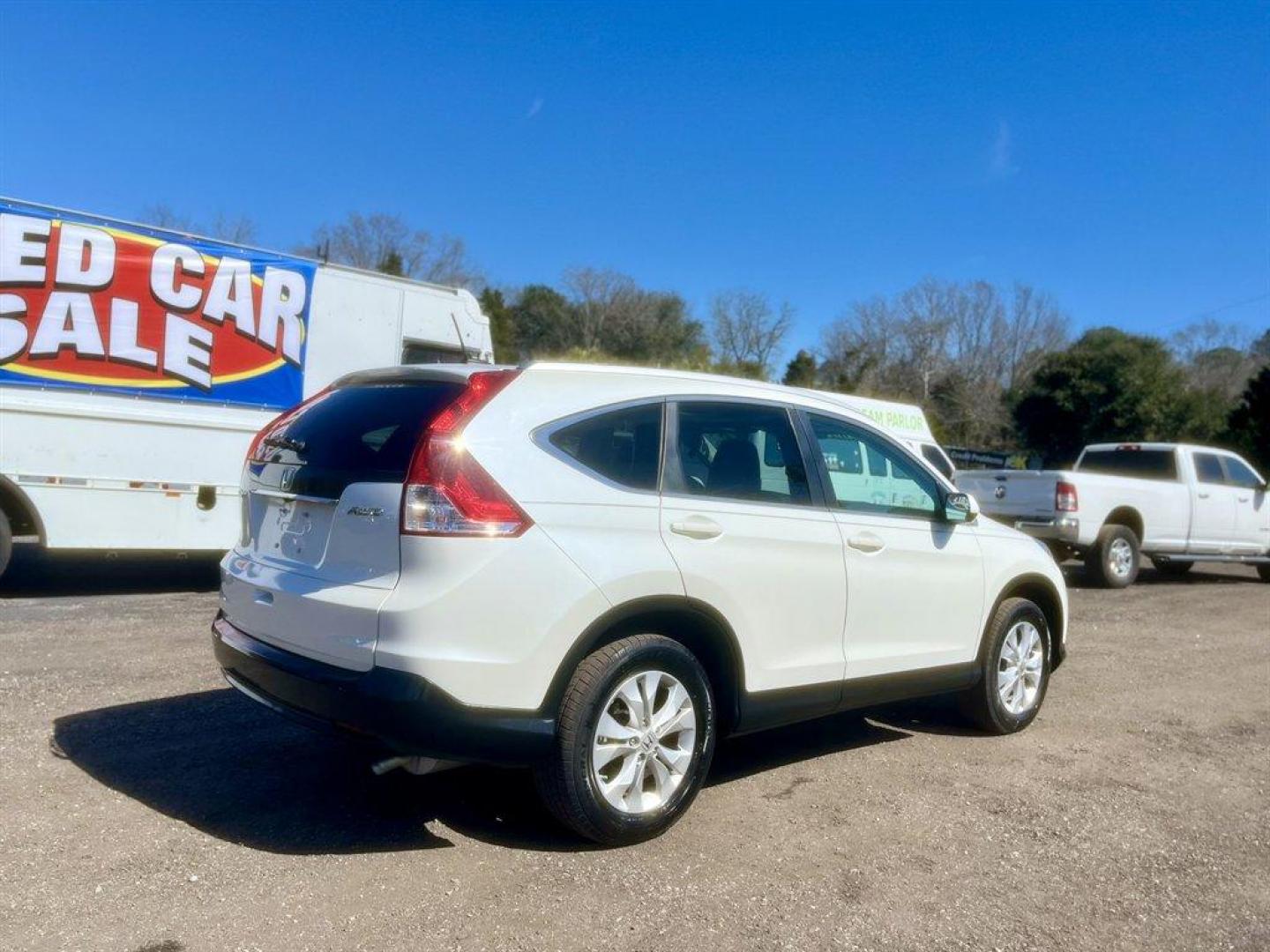 2013 White /Black Honda CR-V (5J6RM4H72DL) with an 2.4l I-4 MPI Dohc 2.4l engine, Automatic transmission, located at 745 East Steele Rd., West Columbia, SC, 29170, (803) 755-9148, 33.927212, -81.148483 - Special Internet Price! 2013 Honda CR-V with AM/FM radio, Bluetooth, Backup camera, Cruise control, Keyless entry, Sunroof, Leather interior, Powered windows, Powered door locks, Plus more! - Photo#3