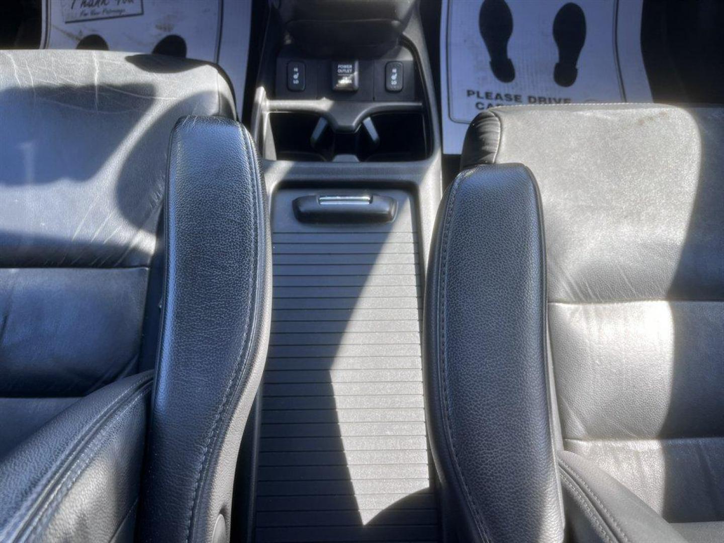 2013 White /Black Honda CR-V (5J6RM4H72DL) with an 2.4l I-4 MPI Dohc 2.4l engine, Automatic transmission, located at 745 East Steele Rd., West Columbia, SC, 29170, (803) 755-9148, 33.927212, -81.148483 - Special Internet Price! 2013 Honda CR-V with AM/FM radio, Bluetooth, Backup camera, Cruise control, Keyless entry, Sunroof, Leather interior, Powered windows, Powered door locks, Plus more! - Photo#16