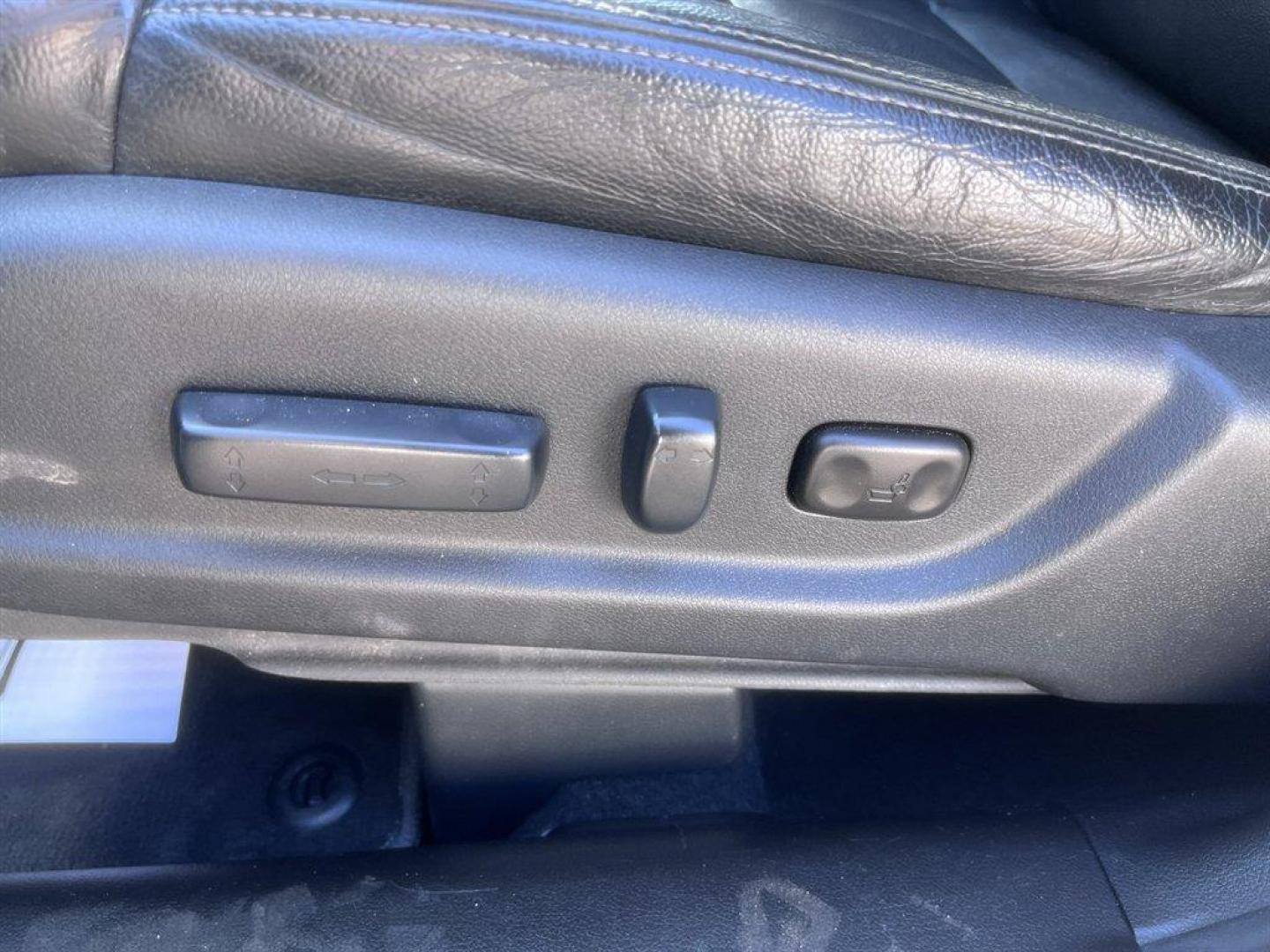 2013 White /Black Honda CR-V (5J6RM4H72DL) with an 2.4l I-4 MPI Dohc 2.4l engine, Automatic transmission, located at 745 East Steele Rd., West Columbia, SC, 29170, (803) 755-9148, 33.927212, -81.148483 - Special Internet Price! 2013 Honda CR-V with AM/FM radio, Bluetooth, Backup camera, Cruise control, Keyless entry, Sunroof, Leather interior, Powered windows, Powered door locks, Plus more! - Photo#24