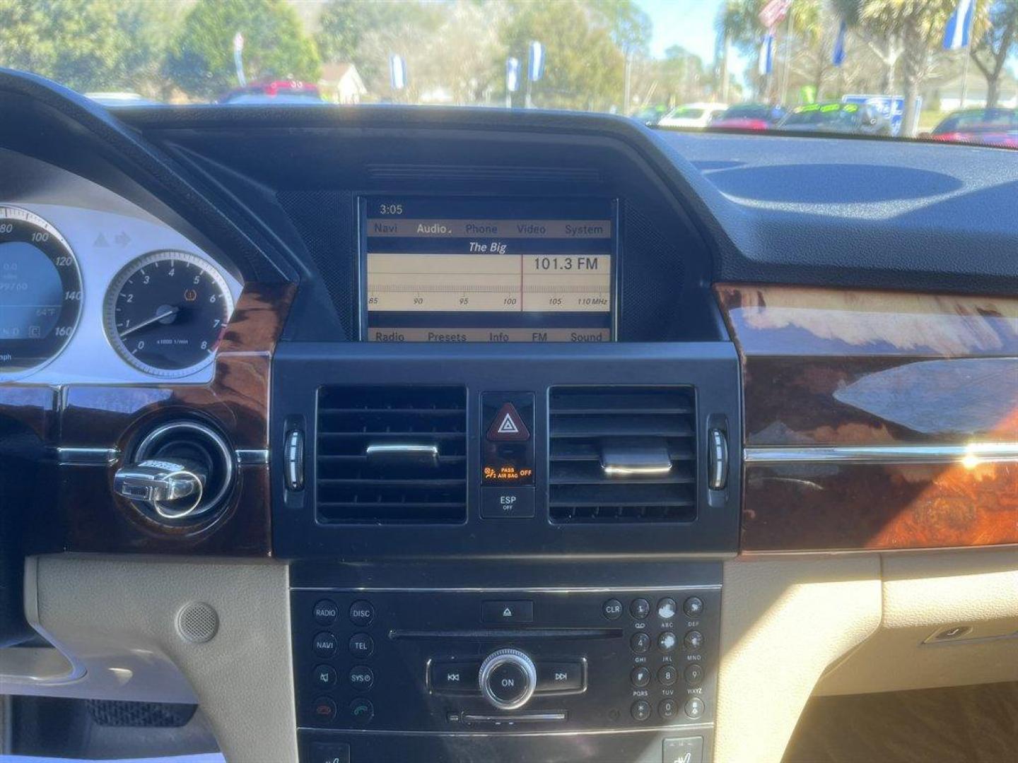 2010 Black /Tan Mercedes-Benz GLK Class (WDCGG5GB1AF) with an 3.5l V6 EFI Dohc 3.5l engine, Automatic transmission, located at 745 East Steele Rd., West Columbia, SC, 29170, (803) 755-9148, 33.927212, -81.148483 - Special Internet Price! 2010 Mercedes-Benz GLK Class with AM/FM radio, Cruise control, Leather interior, Automatic air, Sunroof, Powered front seats, Powered windows, Powered door locks, Plus more! - Photo#13