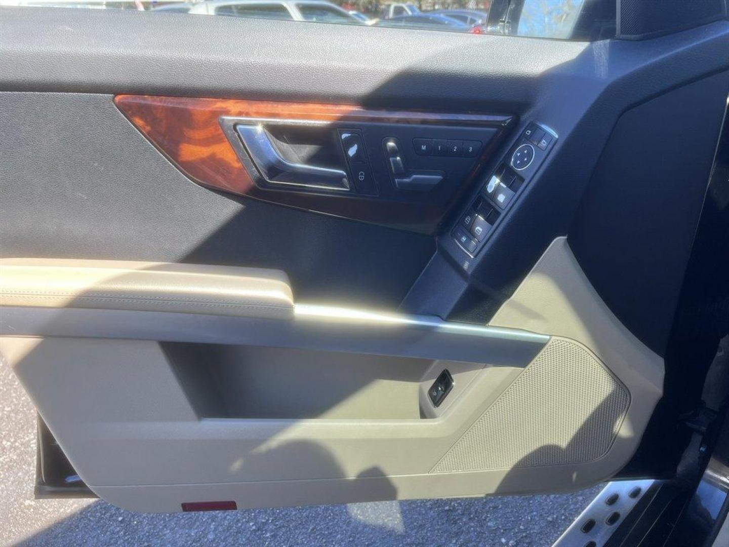 2010 Black /Tan Mercedes-Benz GLK Class (WDCGG5GB1AF) with an 3.5l V6 EFI Dohc 3.5l engine, Automatic transmission, located at 745 East Steele Rd., West Columbia, SC, 29170, (803) 755-9148, 33.927212, -81.148483 - Special Internet Price! 2010 Mercedes-Benz GLK Class with AM/FM radio, Cruise control, Leather interior, Automatic air, Sunroof, Powered front seats, Powered windows, Powered door locks, Plus more! - Photo#20