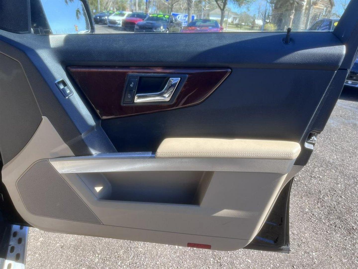 2010 Black /Tan Mercedes-Benz GLK Class (WDCGG5GB1AF) with an 3.5l V6 EFI Dohc 3.5l engine, Automatic transmission, located at 745 East Steele Rd., West Columbia, SC, 29170, (803) 755-9148, 33.927212, -81.148483 - Special Internet Price! 2010 Mercedes-Benz GLK Class with AM/FM radio, Cruise control, Leather interior, Automatic air, Sunroof, Powered front seats, Powered windows, Powered door locks, Plus more! - Photo#27