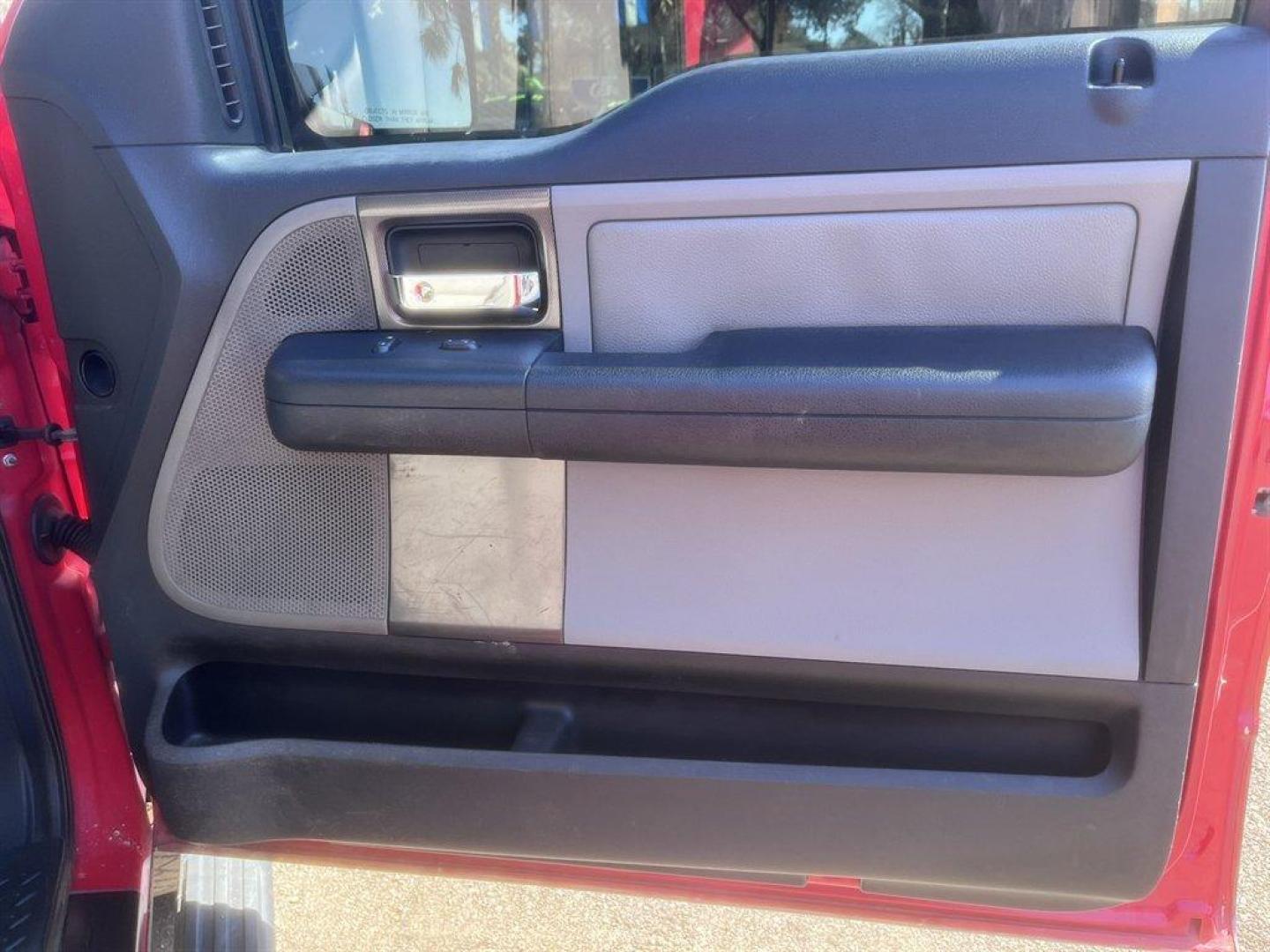 2005 Red /Grey Ford F150 (1FTPX14525N) with an 5.4l V8 EFI Sohc 5.4l engine, Automatic transmission, located at 745 East Steele Rd., West Columbia, SC, 29170, (803) 755-9148, 33.927212, -81.148483 - Special Internet Price! 2005 Ford F150 with AM/FM radio, Cruise control, Cloth interior, Manual air conditioning, 4X4, Powered windows, Powered door locks, Plus more! - Photo#26