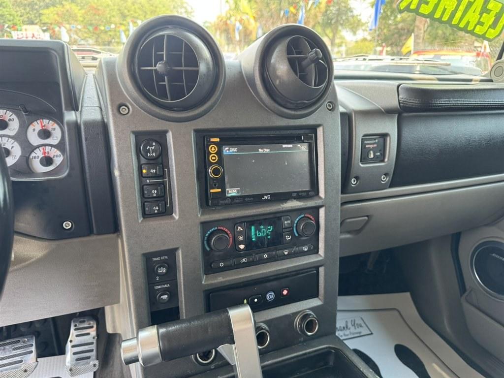 2003 Black /Black Hummer H2 (5GRGN23U53H) with an 6.0l V8 SFI 6.0l engine, Automatic transmission, located at 745 East Steele Rd., West Columbia, SC, 29170, (803) 755-9148, 33.927212, -81.148483- Photo#12