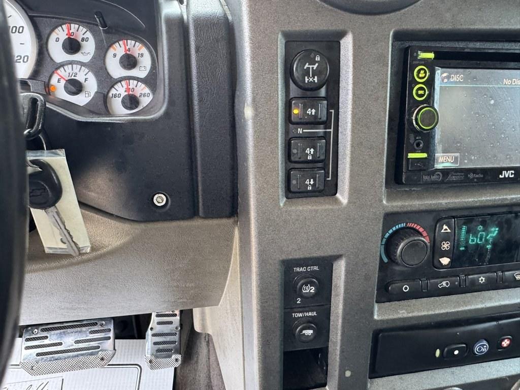 2003 Black /Black Hummer H2 (5GRGN23U53H) with an 6.0l V8 SFI 6.0l engine, Automatic transmission, located at 745 East Steele Rd., West Columbia, SC, 29170, (803) 755-9148, 33.927212, -81.148483- Photo#13