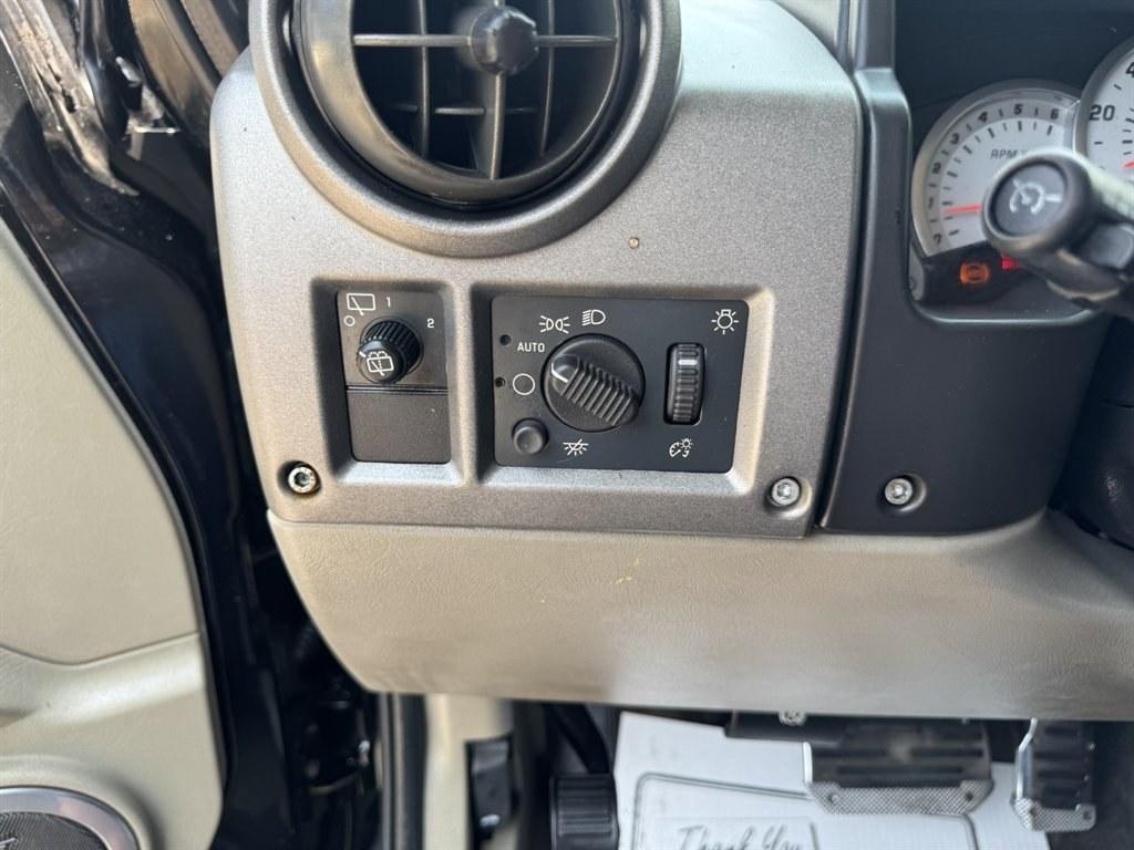 2003 Black /Black Hummer H2 (5GRGN23U53H) with an 6.0l V8 SFI 6.0l engine, Automatic transmission, located at 745 East Steele Rd., West Columbia, SC, 29170, (803) 755-9148, 33.927212, -81.148483- Photo#15