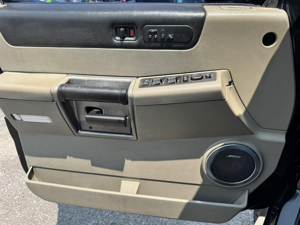 2003 Black /Black Hummer H2 (5GRGN23U53H) with an 6.0l V8 SFI 6.0l engine, Automatic transmission, located at 745 East Steele Rd., West Columbia, SC, 29170, (803) 755-9148, 33.927212, -81.148483- Photo#16