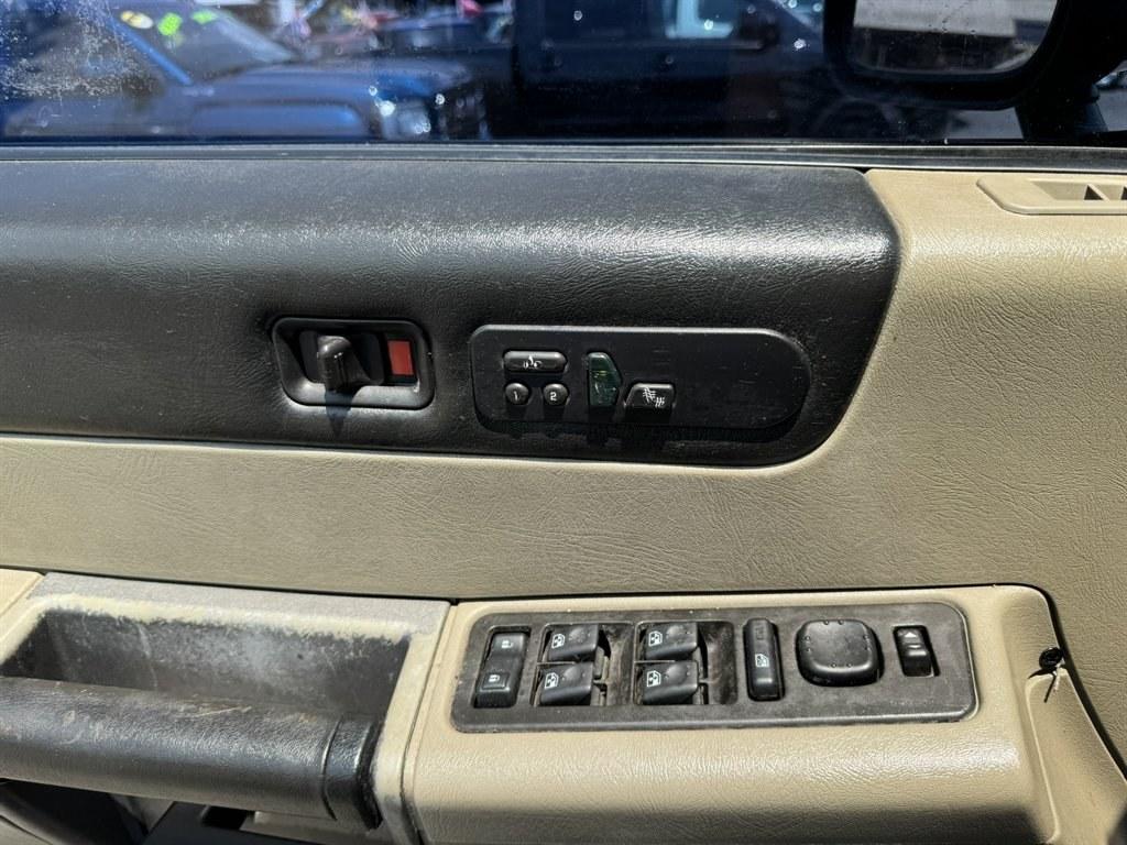 2003 Black /Black Hummer H2 (5GRGN23U53H) with an 6.0l V8 SFI 6.0l engine, Automatic transmission, located at 745 East Steele Rd., West Columbia, SC, 29170, (803) 755-9148, 33.927212, -81.148483- Photo#17