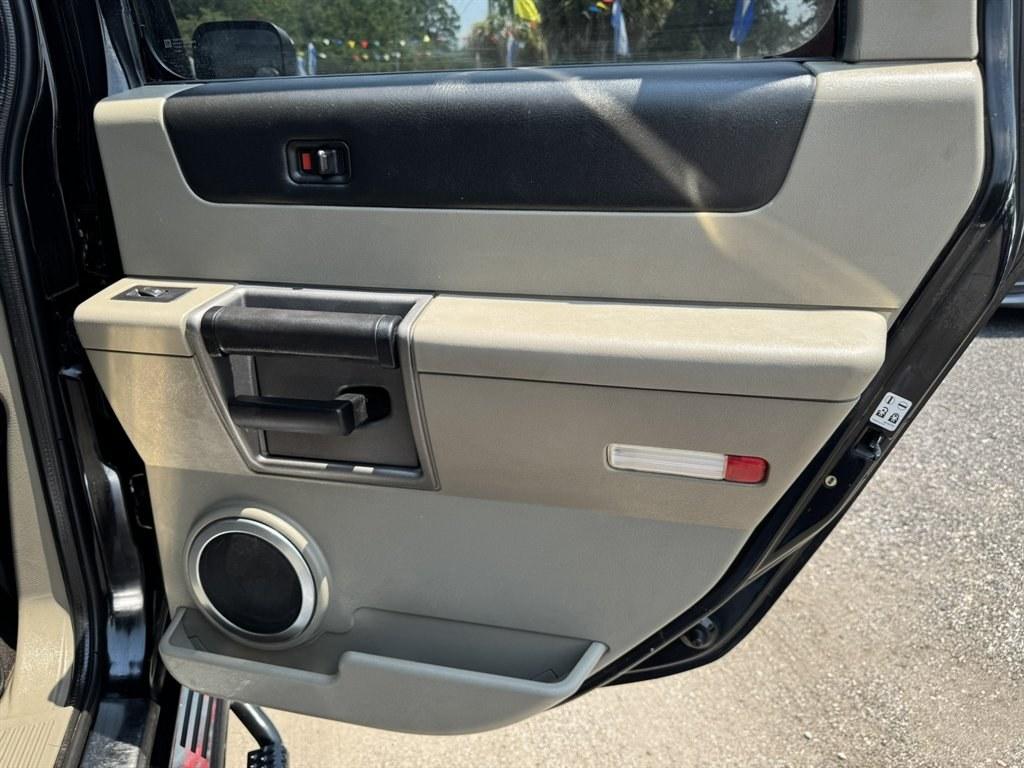 2003 Black /Black Hummer H2 (5GRGN23U53H) with an 6.0l V8 SFI 6.0l engine, Automatic transmission, located at 745 East Steele Rd., West Columbia, SC, 29170, (803) 755-9148, 33.927212, -81.148483- Photo#23