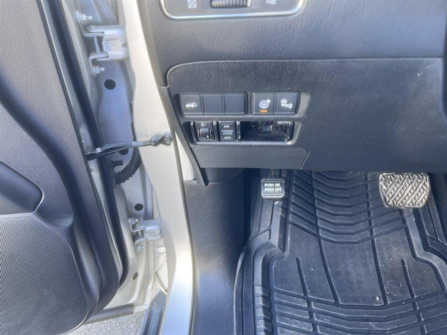 2017 Silver /Black Nissan Armada (JN8AY2NC5H9) with an 5.6l V8 MPI Dohc 5.6l engine, Automatic transmission, located at 745 East Steele Rd., West Columbia, SC, 29170, (803) 755-9148, 33.927212, -81.148483 - Special Internet Price! 2017 Nissan Armada Platinum with AM/FM radio, Bluetooth, Navigation, Backup camera, Cruise control, Sunroof, Keyless entry, Push to start, Leather interior, Heated seats, Powered front seats, 3rd row seating, Powered windows, Powered door locks, Plus more! - Photo#18