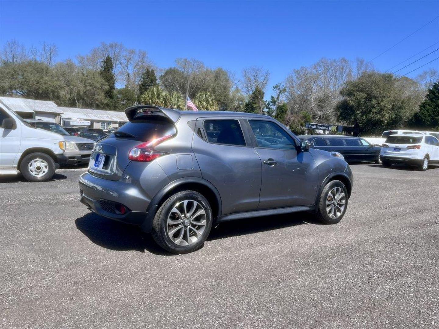 2017 Grey /Black Nissan Juke (JN8AF5MR4HT) with an 1.6l I-4 DI Dohc T/C 1.6l engine, Automatic transmission, located at 745 East Steele Rd., West Columbia, SC, 29170, (803) 755-9148, 33.927212, -81.148483 - Special Internet Price! 2017 Nissan Juke with AM/FM radio, Bluetooth, Backup camera, Navigation, Cruise control, Sunroof, Push to start, Keyless entry, Cloth interior, Powered windows, Powered door locks, Plus more! - Photo#3
