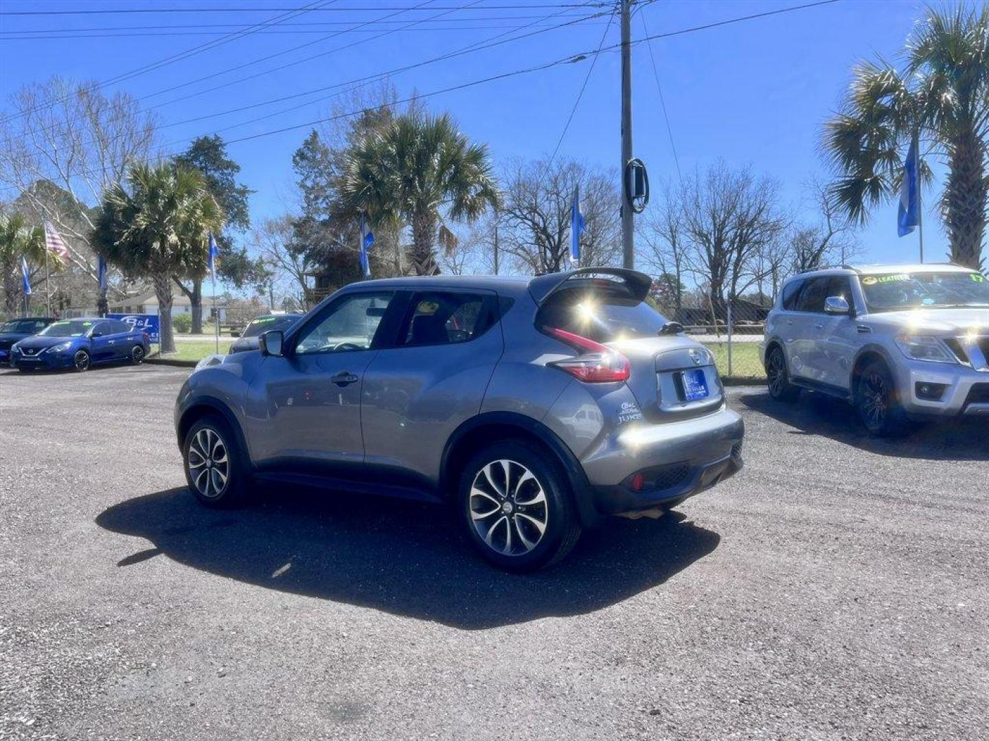 2017 Grey /Black Nissan Juke (JN8AF5MR4HT) with an 1.6l I-4 DI Dohc T/C 1.6l engine, Automatic transmission, located at 745 East Steele Rd., West Columbia, SC, 29170, (803) 755-9148, 33.927212, -81.148483 - Special Internet Price! 2017 Nissan Juke with AM/FM radio, Bluetooth, Backup camera, Navigation, Cruise control, Sunroof, Push to start, Keyless entry, Cloth interior, Powered windows, Powered door locks, Plus more! - Photo#5
