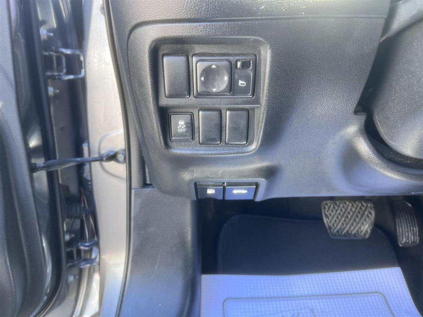 2017 Grey /Black Nissan Juke (JN8AF5MR4HT) with an 1.6l I-4 DI Dohc T/C 1.6l engine, Automatic transmission, located at 745 East Steele Rd., West Columbia, SC, 29170, (803) 755-9148, 33.927212, -81.148483 - Special Internet Price! 2017 Nissan Juke with AM/FM radio, Bluetooth, Backup camera, Navigation, Cruise control, Sunroof, Push to start, Keyless entry, Cloth interior, Powered windows, Powered door locks, Plus more! - Photo#19