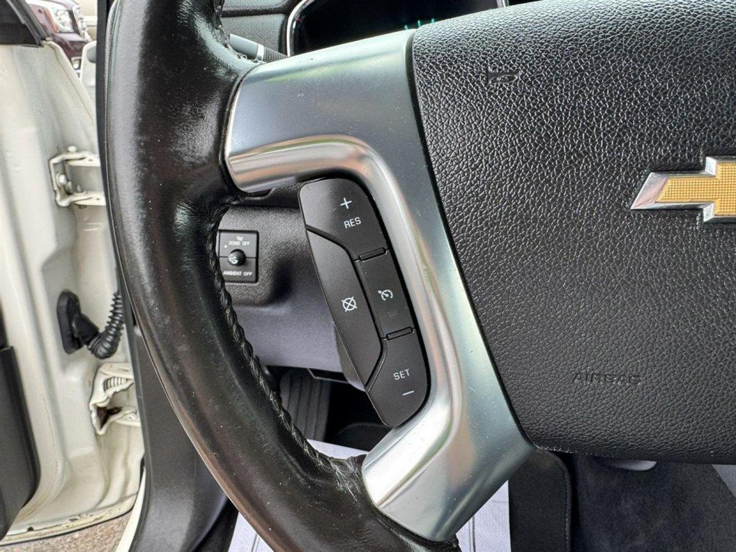 2015 White /Black Chevrolet Traverse (1GNKVHKD1FJ) with an 3.6l V6 DI Dohc 3.6l engine, Automatic transmission, located at 745 East Steele Rd., West Columbia, SC, 29170, (803) 755-9148, 33.927212, -81.148483 - Special Internet Price! 2015 Chevrolet Traverse - Photo#8