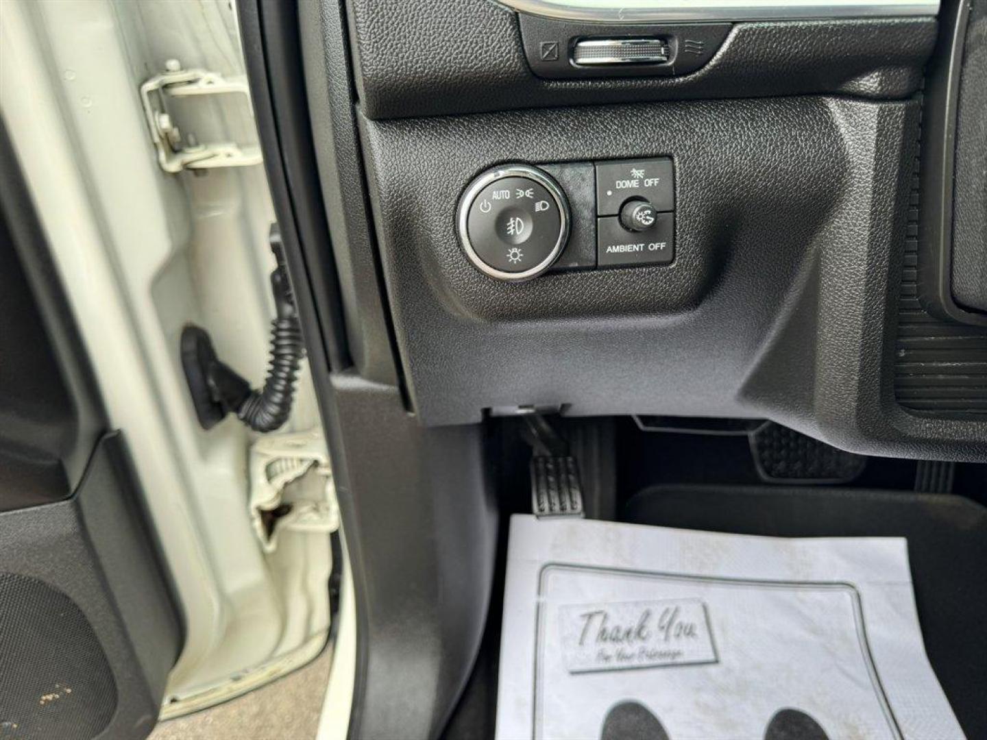 2015 White /Black Chevrolet Traverse (1GNKVHKD1FJ) with an 3.6l V6 DI Dohc 3.6l engine, Automatic transmission, located at 745 East Steele Rd., West Columbia, SC, 29170, (803) 755-9148, 33.927212, -81.148483 - Special Internet Price! 2015 Chevrolet Traverse - Photo#14