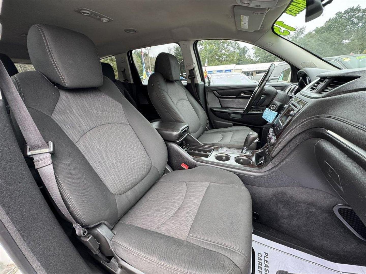 2015 White /Black Chevrolet Traverse (1GNKVHKD1FJ) with an 3.6l V6 DI Dohc 3.6l engine, Automatic transmission, located at 745 East Steele Rd., West Columbia, SC, 29170, (803) 755-9148, 33.927212, -81.148483 - Special Internet Price! 2015 Chevrolet Traverse - Photo#25