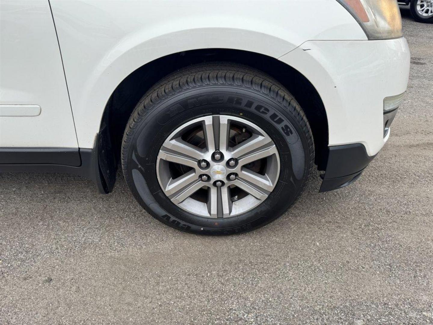 2015 White /Black Chevrolet Traverse (1GNKVHKD1FJ) with an 3.6l V6 DI Dohc 3.6l engine, Automatic transmission, located at 745 East Steele Rd., West Columbia, SC, 29170, (803) 755-9148, 33.927212, -81.148483 - Special Internet Price! 2015 Chevrolet Traverse - Photo#29