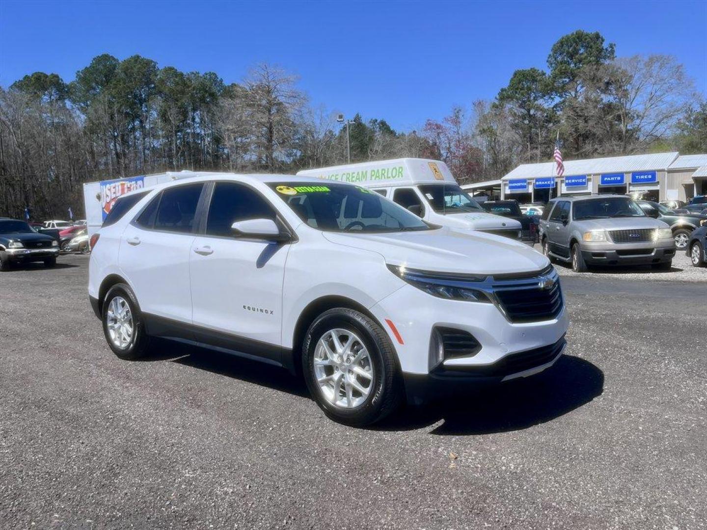 2022 White /Black Chevrolet Equinox (2GNAXJEV2N6) with an 1.5l I-4 DI Dohc T/C 1.5l engine, Automatic transmission, located at 745 East Steele Rd., West Columbia, SC, 29170, (803) 755-9148, 33.927212, -81.148483 - Special Internet Price! 2022 Chevrolet Equinox with AM/FM radio, Bluetooth, Backup camera, Automatic air conditioning, Keyless entry, Push to start, Cloth interior, Powered driver seat, Powered windows, Powered door locks, Plus more! - Photo#2