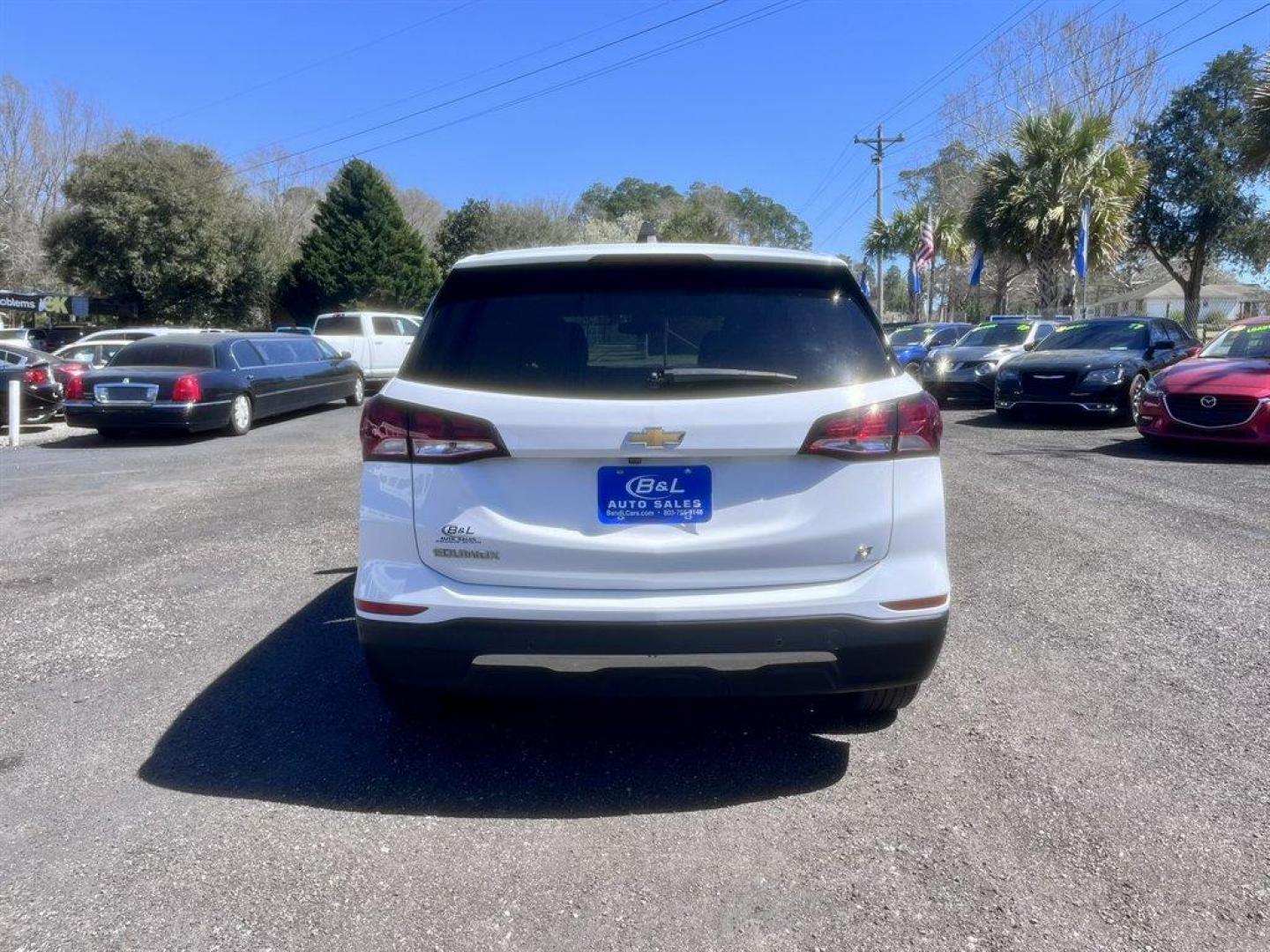 2022 White /Black Chevrolet Equinox (2GNAXJEV2N6) with an 1.5l I-4 DI Dohc T/C 1.5l engine, Automatic transmission, located at 745 East Steele Rd., West Columbia, SC, 29170, (803) 755-9148, 33.927212, -81.148483 - Special Internet Price! 2022 Chevrolet Equinox with AM/FM radio, Bluetooth, Backup camera, Automatic air conditioning, Keyless entry, Push to start, Cloth interior, Powered driver seat, Powered windows, Powered door locks, Plus more! - Photo#4