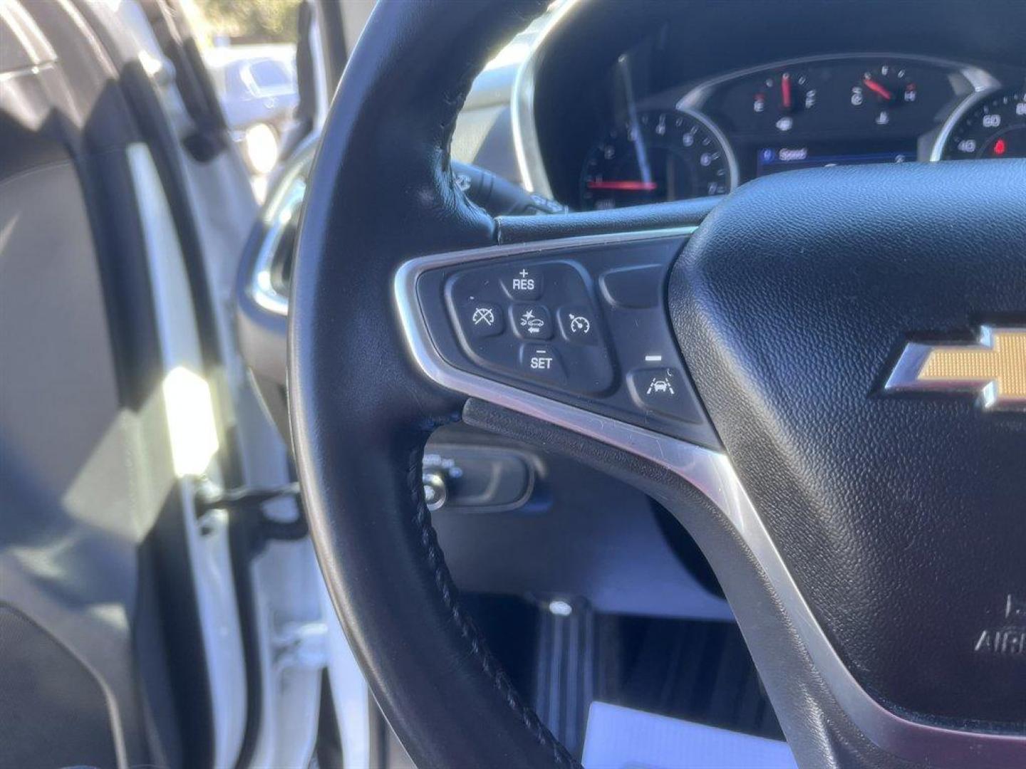 2022 White /Black Chevrolet Equinox (2GNAXJEV2N6) with an 1.5l I-4 DI Dohc T/C 1.5l engine, Automatic transmission, located at 745 East Steele Rd., West Columbia, SC, 29170, (803) 755-9148, 33.927212, -81.148483 - Special Internet Price! 2022 Chevrolet Equinox with AM/FM radio, Bluetooth, Backup camera, Automatic air conditioning, Keyless entry, Push to start, Cloth interior, Powered driver seat, Powered windows, Powered door locks, Plus more! - Photo#8