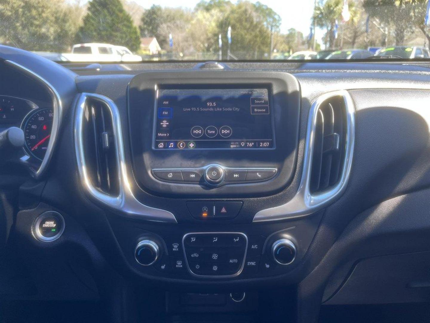 2022 White /Black Chevrolet Equinox (2GNAXJEV2N6) with an 1.5l I-4 DI Dohc T/C 1.5l engine, Automatic transmission, located at 745 East Steele Rd., West Columbia, SC, 29170, (803) 755-9148, 33.927212, -81.148483 - Special Internet Price! 2022 Chevrolet Equinox with AM/FM radio, Bluetooth, Backup camera, Automatic air conditioning, Keyless entry, Push to start, Cloth interior, Powered driver seat, Powered windows, Powered door locks, Plus more! - Photo#12