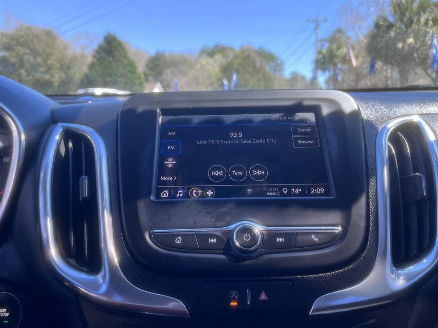 2022 White /Black Chevrolet Equinox (2GNAXJEV2N6) with an 1.5l I-4 DI Dohc T/C 1.5l engine, Automatic transmission, located at 745 East Steele Rd., West Columbia, SC, 29170, (803) 755-9148, 33.927212, -81.148483 - Special Internet Price! 2022 Chevrolet Equinox with AM/FM radio, Bluetooth, Backup camera, Automatic air conditioning, Keyless entry, Push to start, Cloth interior, Powered driver seat, Powered windows, Powered door locks, Plus more! - Photo#14