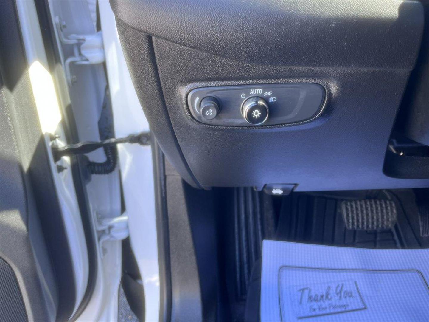 2022 White /Black Chevrolet Equinox (2GNAXJEV2N6) with an 1.5l I-4 DI Dohc T/C 1.5l engine, Automatic transmission, located at 745 East Steele Rd., West Columbia, SC, 29170, (803) 755-9148, 33.927212, -81.148483 - Special Internet Price! 2022 Chevrolet Equinox with AM/FM radio, Bluetooth, Backup camera, Automatic air conditioning, Keyless entry, Push to start, Cloth interior, Powered driver seat, Powered windows, Powered door locks, Plus more! - Photo#20