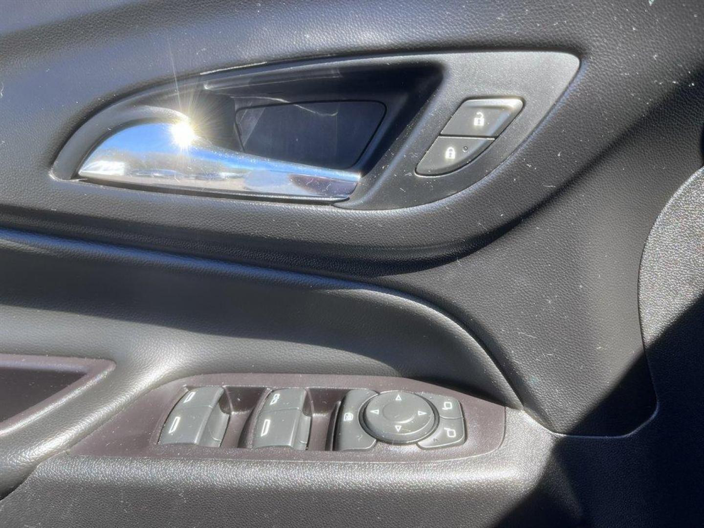 2022 White /Black Chevrolet Equinox (2GNAXJEV2N6) with an 1.5l I-4 DI Dohc T/C 1.5l engine, Automatic transmission, located at 745 East Steele Rd., West Columbia, SC, 29170, (803) 755-9148, 33.927212, -81.148483 - Special Internet Price! 2022 Chevrolet Equinox with AM/FM radio, Bluetooth, Backup camera, Automatic air conditioning, Keyless entry, Push to start, Cloth interior, Powered driver seat, Powered windows, Powered door locks, Plus more! - Photo#22