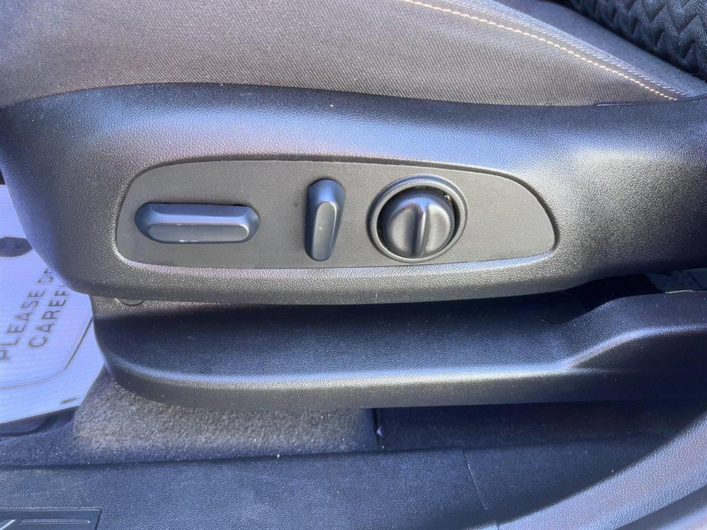 2022 White /Black Chevrolet Equinox (2GNAXJEV2N6) with an 1.5l I-4 DI Dohc T/C 1.5l engine, Automatic transmission, located at 745 East Steele Rd., West Columbia, SC, 29170, (803) 755-9148, 33.927212, -81.148483 - Special Internet Price! 2022 Chevrolet Equinox with AM/FM radio, Bluetooth, Backup camera, Automatic air conditioning, Keyless entry, Push to start, Cloth interior, Powered driver seat, Powered windows, Powered door locks, Plus more! - Photo#25