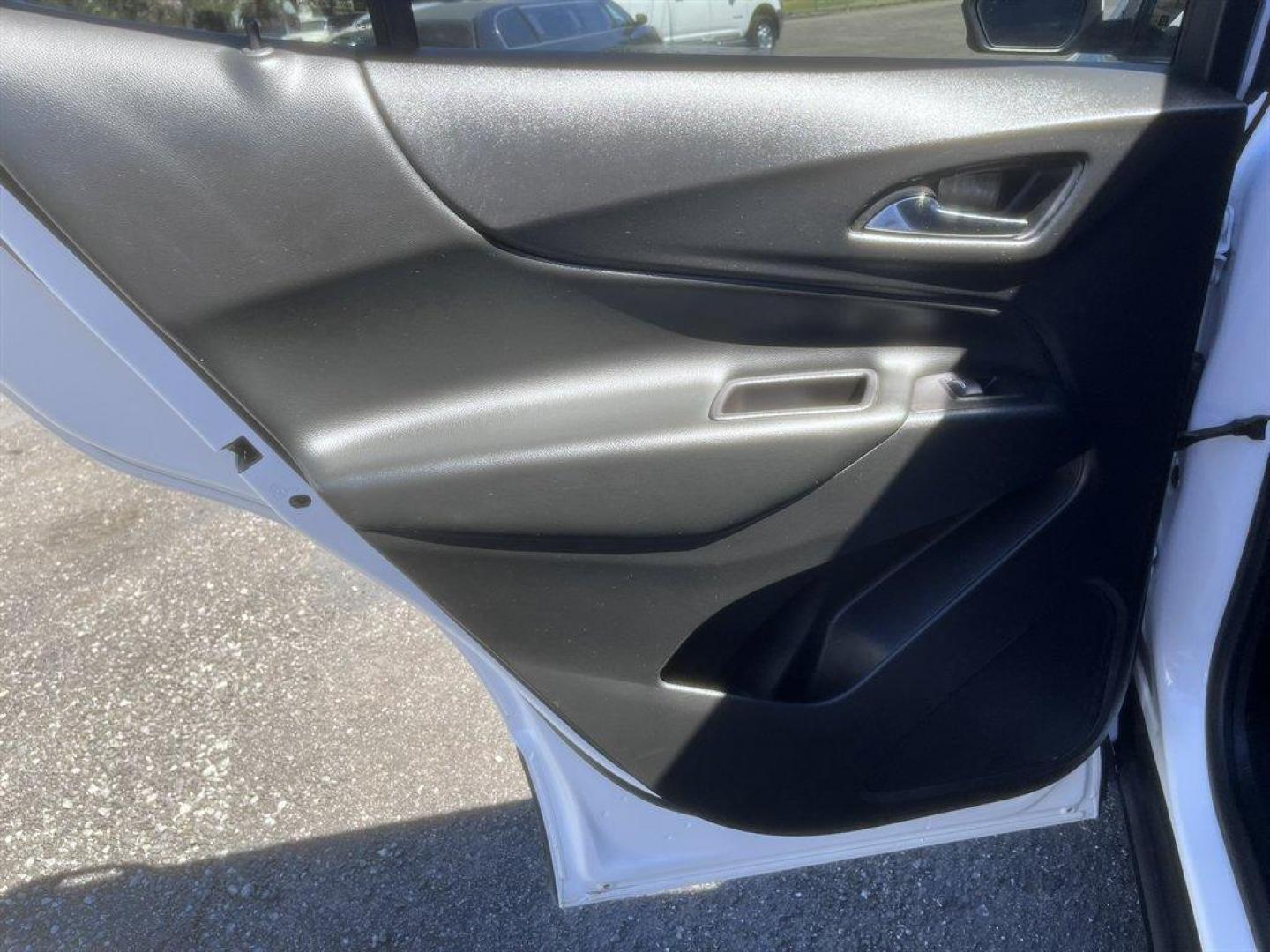 2022 White /Black Chevrolet Equinox (2GNAXJEV2N6) with an 1.5l I-4 DI Dohc T/C 1.5l engine, Automatic transmission, located at 745 East Steele Rd., West Columbia, SC, 29170, (803) 755-9148, 33.927212, -81.148483 - Special Internet Price! 2022 Chevrolet Equinox with AM/FM radio, Bluetooth, Backup camera, Automatic air conditioning, Keyless entry, Push to start, Cloth interior, Powered driver seat, Powered windows, Powered door locks, Plus more! - Photo#26