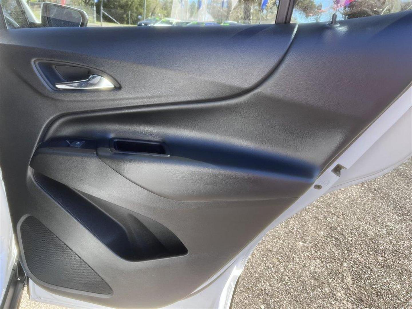 2022 White /Black Chevrolet Equinox (2GNAXJEV2N6) with an 1.5l I-4 DI Dohc T/C 1.5l engine, Automatic transmission, located at 745 East Steele Rd., West Columbia, SC, 29170, (803) 755-9148, 33.927212, -81.148483 - Special Internet Price! 2022 Chevrolet Equinox with AM/FM radio, Bluetooth, Backup camera, Automatic air conditioning, Keyless entry, Push to start, Cloth interior, Powered driver seat, Powered windows, Powered door locks, Plus more! - Photo#28