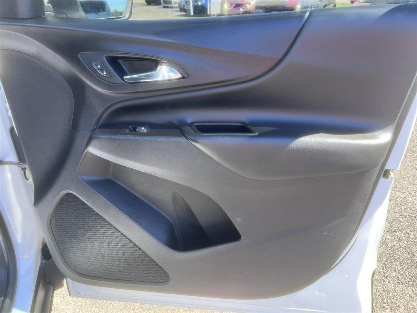 2022 White /Black Chevrolet Equinox (2GNAXJEV2N6) with an 1.5l I-4 DI Dohc T/C 1.5l engine, Automatic transmission, located at 745 East Steele Rd., West Columbia, SC, 29170, (803) 755-9148, 33.927212, -81.148483 - Special Internet Price! 2022 Chevrolet Equinox with AM/FM radio, Bluetooth, Backup camera, Automatic air conditioning, Keyless entry, Push to start, Cloth interior, Powered driver seat, Powered windows, Powered door locks, Plus more! - Photo#30