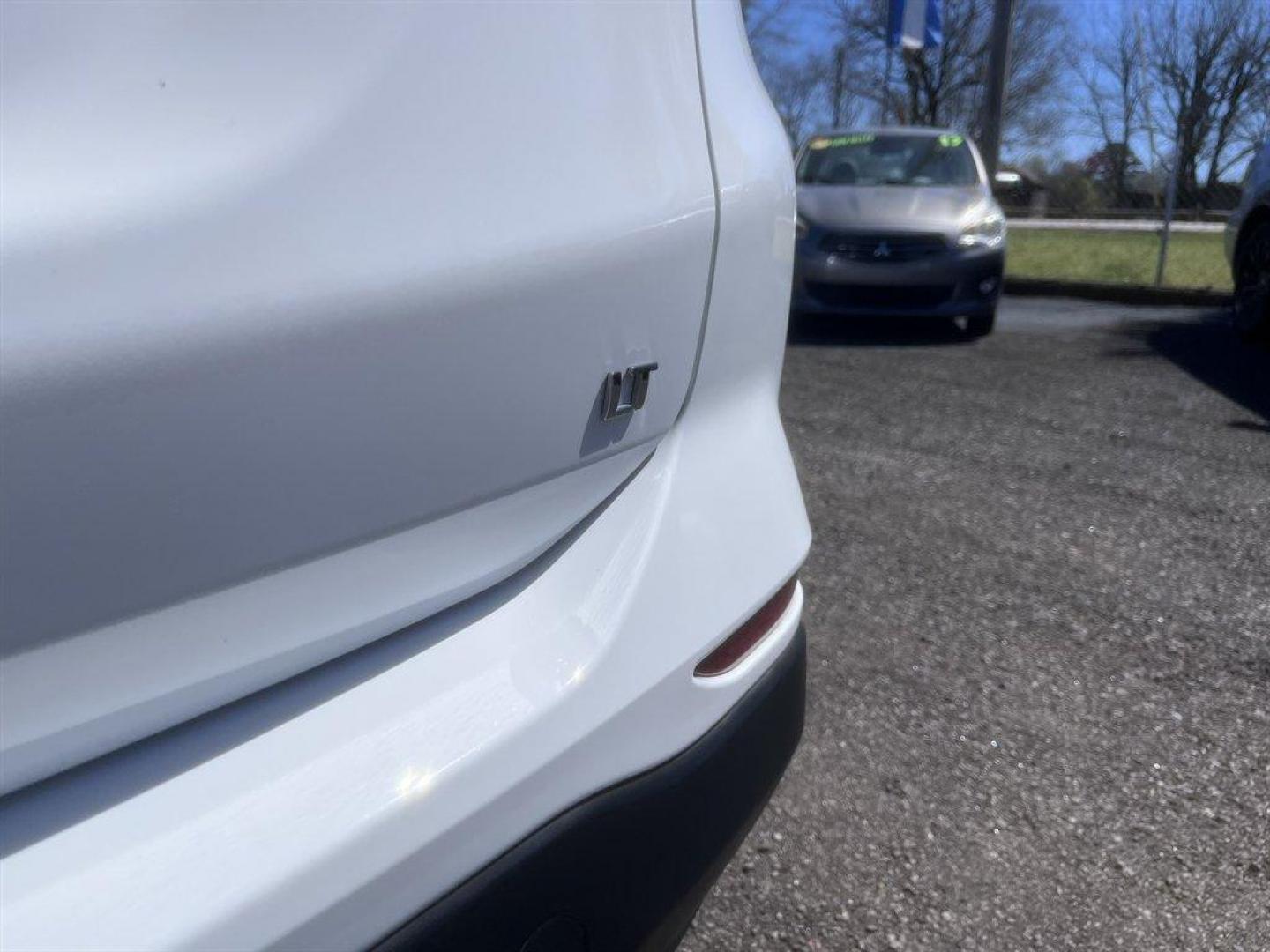 2022 White /Black Chevrolet Equinox (2GNAXJEV2N6) with an 1.5l I-4 DI Dohc T/C 1.5l engine, Automatic transmission, located at 745 East Steele Rd., West Columbia, SC, 29170, (803) 755-9148, 33.927212, -81.148483 - Special Internet Price! 2022 Chevrolet Equinox with AM/FM radio, Bluetooth, Backup camera, Automatic air conditioning, Keyless entry, Push to start, Cloth interior, Powered driver seat, Powered windows, Powered door locks, Plus more! - Photo#37