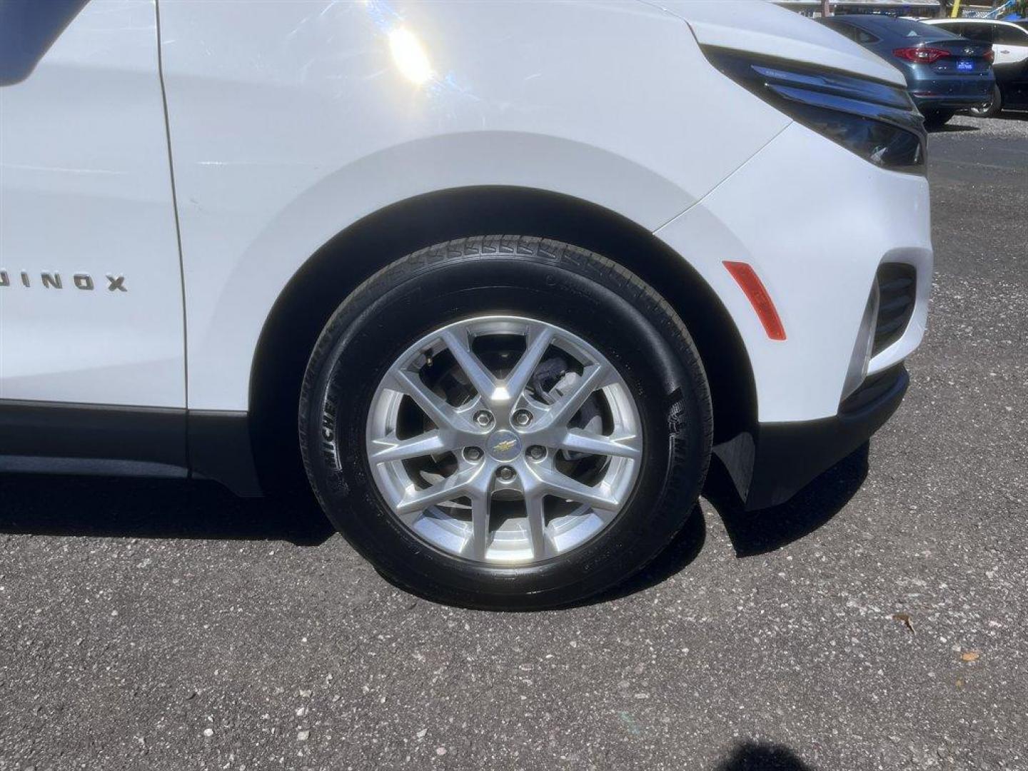 2022 White /Black Chevrolet Equinox (2GNAXJEV2N6) with an 1.5l I-4 DI Dohc T/C 1.5l engine, Automatic transmission, located at 745 East Steele Rd., West Columbia, SC, 29170, (803) 755-9148, 33.927212, -81.148483 - Special Internet Price! 2022 Chevrolet Equinox with AM/FM radio, Bluetooth, Backup camera, Automatic air conditioning, Keyless entry, Push to start, Cloth interior, Powered driver seat, Powered windows, Powered door locks, Plus more! - Photo#38