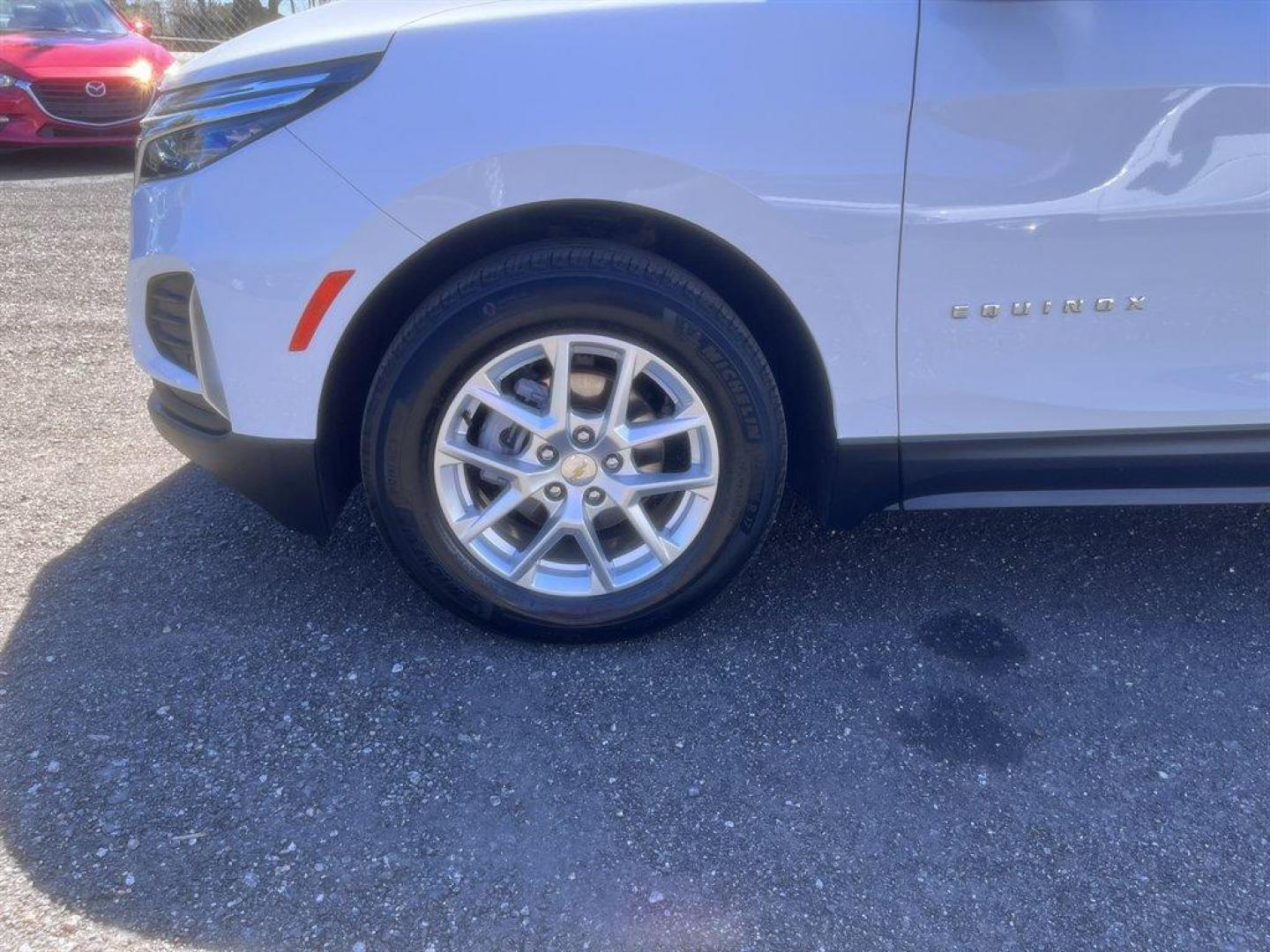 2022 White /Black Chevrolet Equinox (2GNAXJEV2N6) with an 1.5l I-4 DI Dohc T/C 1.5l engine, Automatic transmission, located at 745 East Steele Rd., West Columbia, SC, 29170, (803) 755-9148, 33.927212, -81.148483 - Special Internet Price! 2022 Chevrolet Equinox with AM/FM radio, Bluetooth, Backup camera, Automatic air conditioning, Keyless entry, Push to start, Cloth interior, Powered driver seat, Powered windows, Powered door locks, Plus more! - Photo#41