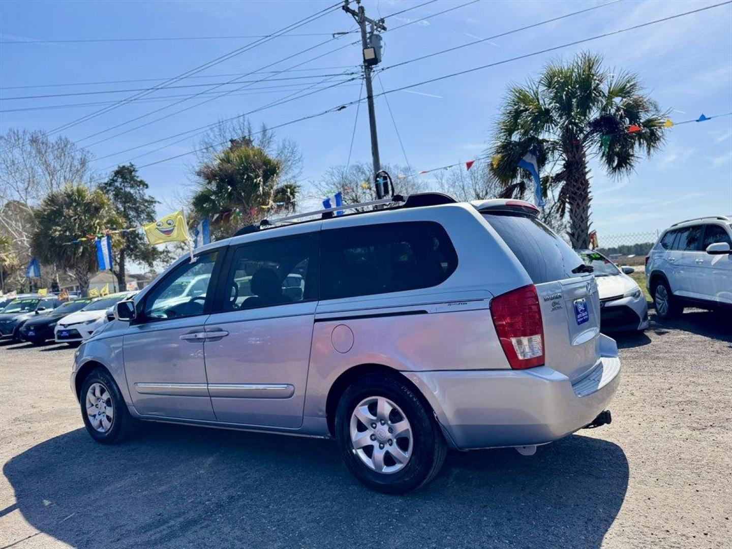 2008 Silver /Grey Hyundai Entourage (KNDMC233386) with an 3.8l V6 MPI Dohc 3.8l engine, Automatic transmission, located at 745 East Steele Rd., West Columbia, SC, 29170, (803) 755-9148, 33.927212, -81.148483 - Photo#5