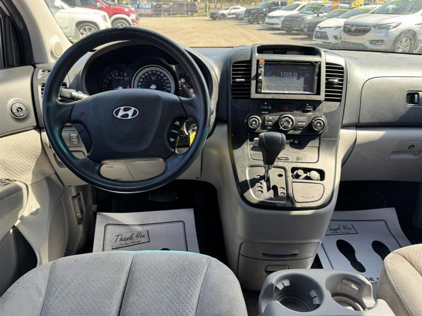 2008 Silver /Grey Hyundai Entourage (KNDMC233386) with an 3.8l V6 MPI Dohc 3.8l engine, Automatic transmission, located at 745 East Steele Rd., West Columbia, SC, 29170, (803) 755-9148, 33.927212, -81.148483 - Photo#6