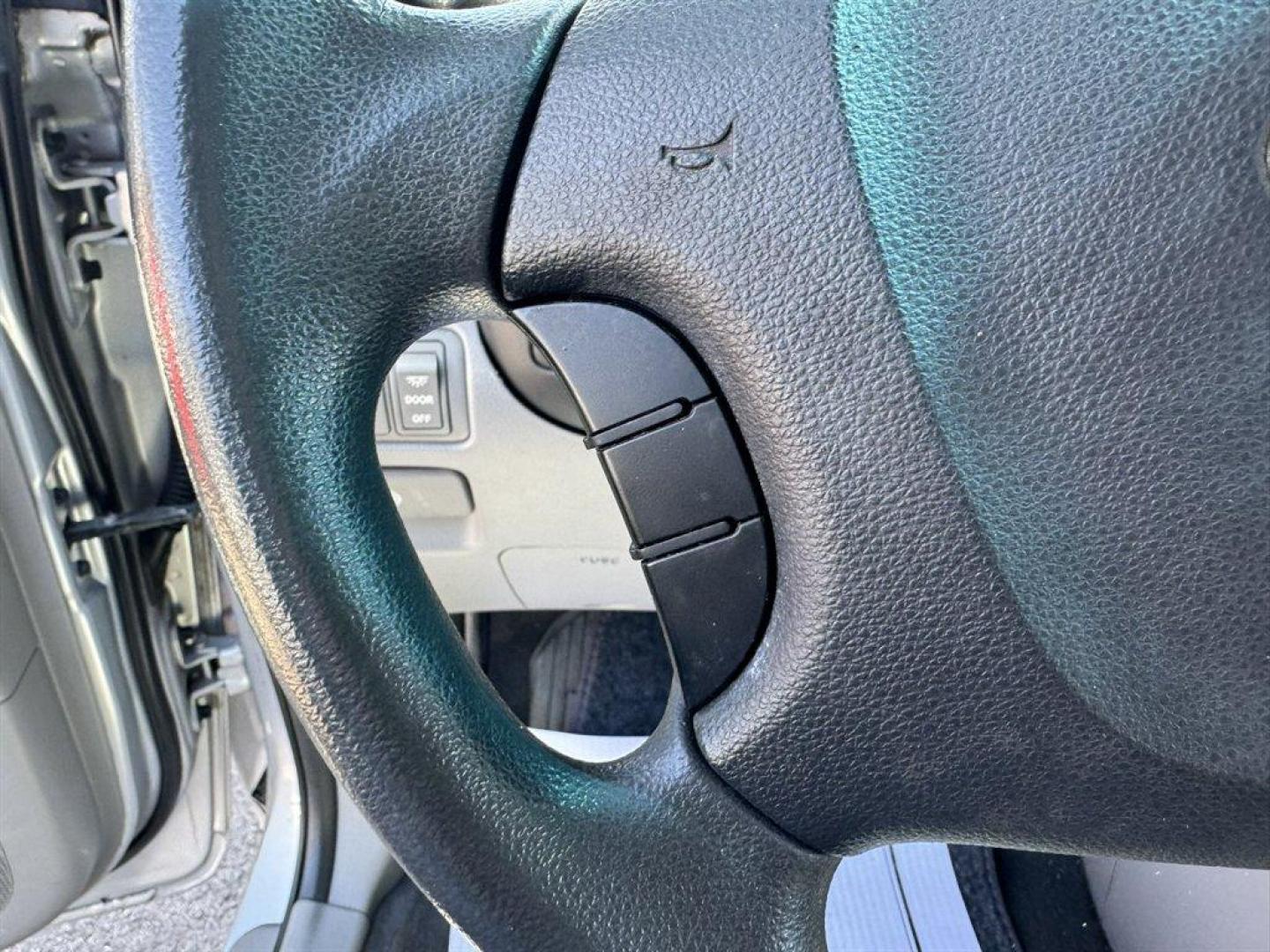 2008 Silver /Grey Hyundai Entourage (KNDMC233386) with an 3.8l V6 MPI Dohc 3.8l engine, Automatic transmission, located at 745 East Steele Rd., West Columbia, SC, 29170, (803) 755-9148, 33.927212, -81.148483 - Photo#8