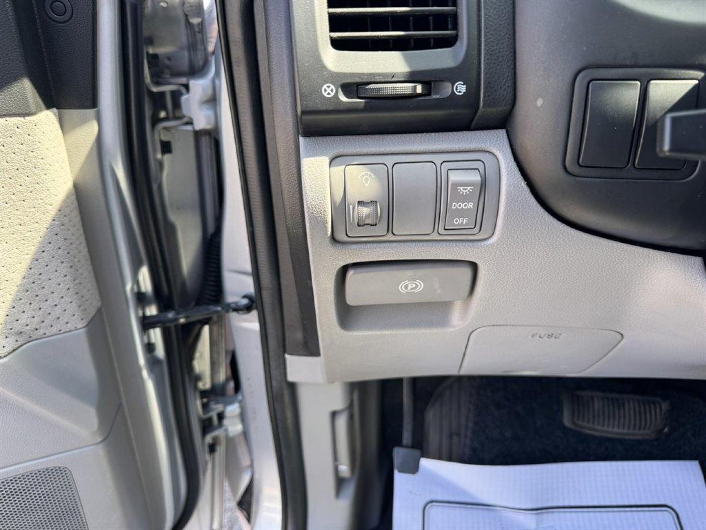 2008 Silver /Grey Hyundai Entourage (KNDMC233386) with an 3.8l V6 MPI Dohc 3.8l engine, Automatic transmission, located at 745 East Steele Rd., West Columbia, SC, 29170, (803) 755-9148, 33.927212, -81.148483 - Photo#13