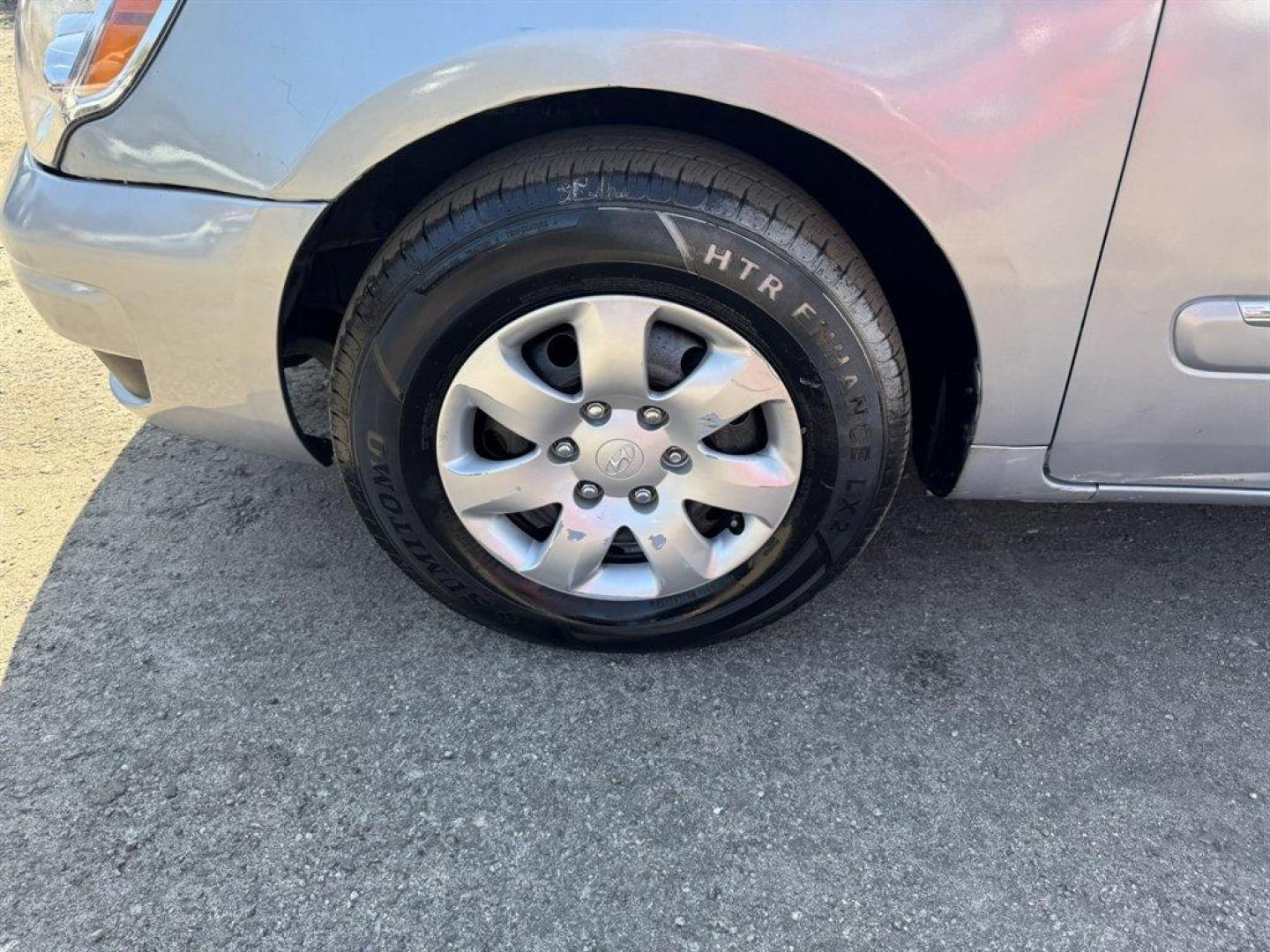 2008 Silver /Grey Hyundai Entourage (KNDMC233386) with an 3.8l V6 MPI Dohc 3.8l engine, Automatic transmission, located at 745 East Steele Rd., West Columbia, SC, 29170, (803) 755-9148, 33.927212, -81.148483 - Photo#25