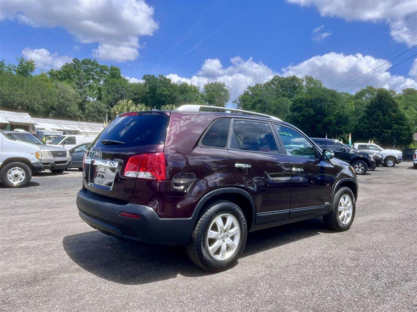 2011 Burgundy /Grey Kia Sorento (5XYKTCA10BG) with an 2.4l I-4 MPI Dohc Cvvt 2. engine, Automatic transmission, located at 745 East Steele Rd., West Columbia, SC, 29170, (803) 755-9148, 33.927212, -81.148483 - Special Internet Price! 2011 Kia Sorento - Photo#3