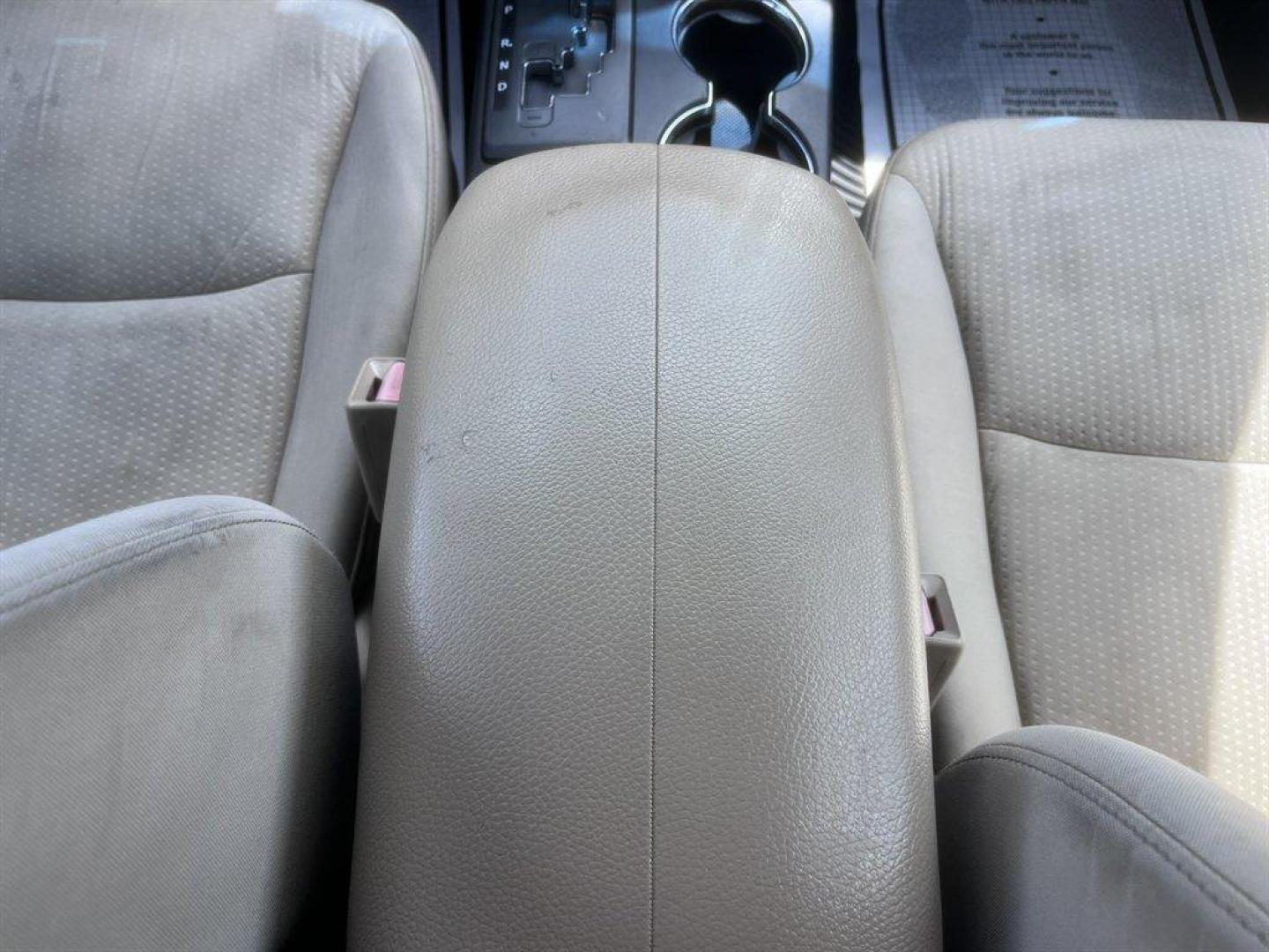 2011 Burgundy /Grey Kia Sorento (5XYKTCA10BG) with an 2.4l I-4 MPI Dohc Cvvt 2. engine, Automatic transmission, located at 745 East Steele Rd., West Columbia, SC, 29170, (803) 755-9148, 33.927212, -81.148483 - Special Internet Price! 2011 Kia Sorento - Photo#14