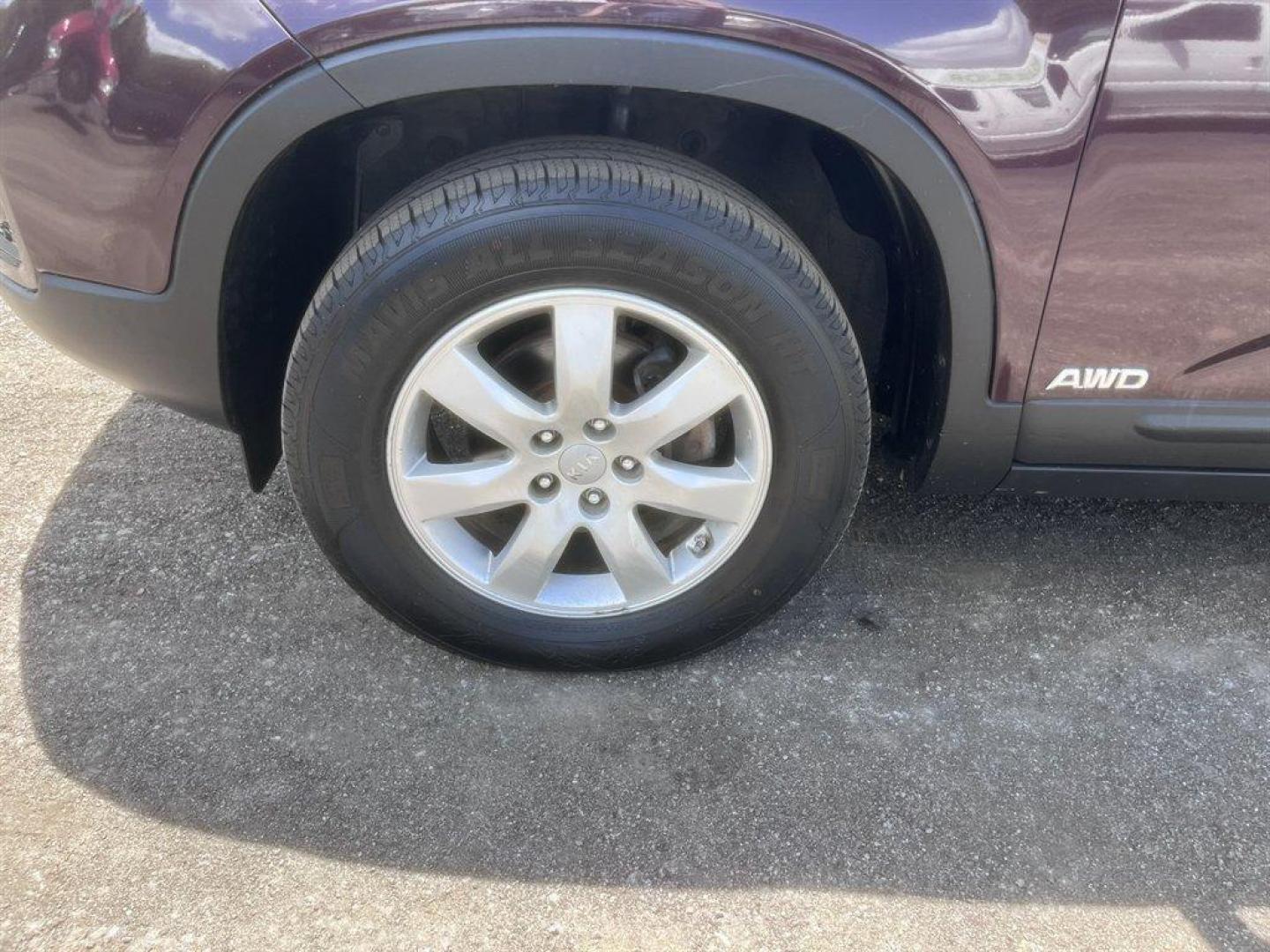 2011 Burgundy /Grey Kia Sorento (5XYKTCA10BG) with an 2.4l I-4 MPI Dohc Cvvt 2. engine, Automatic transmission, located at 745 East Steele Rd., West Columbia, SC, 29170, (803) 755-9148, 33.927212, -81.148483 - Special Internet Price! 2011 Kia Sorento - Photo#30