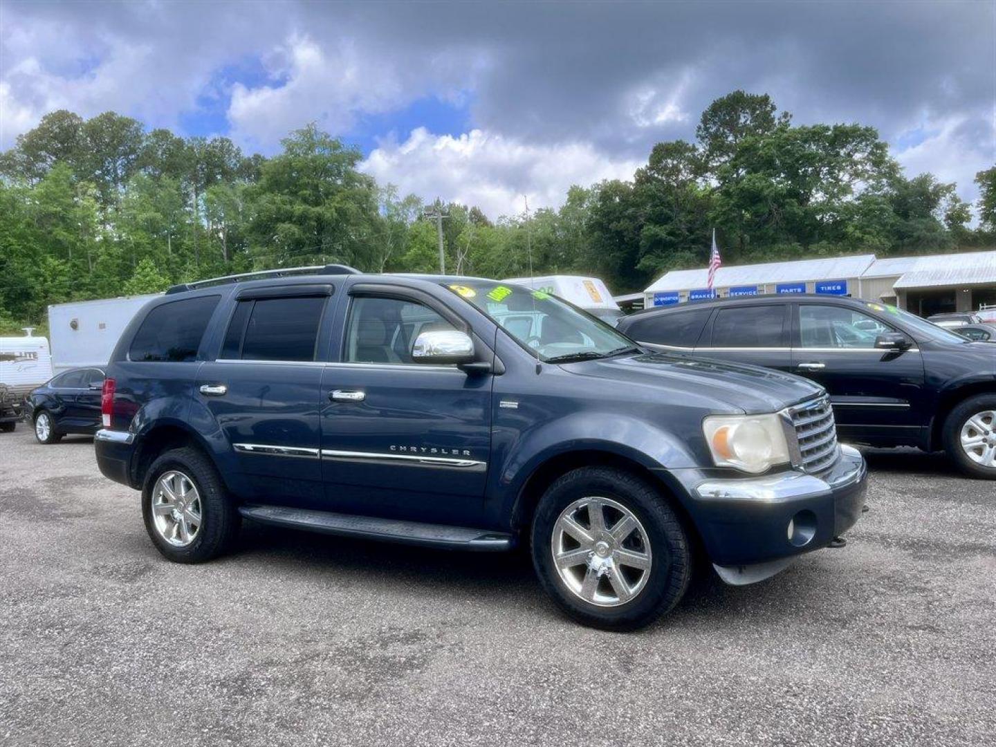 2008 Blue /Grey Chrysler Aspen (1A8HW58248F) with an 5.7l V8 SFI Hemi 5.7l engine, Automatic transmission, located at 745 East Steele Rd., West Columbia, SC, 29170, (803) 755-9148, 33.927212, -81.148483 - Special Internet Price! 2008 Chrysler Aspen with AM/FM radio, Cruise control, Backup camera, Sunroof, Leather interior, 3rd row seating, Rear entertainment, Powered driver seat, Powered windows, Powered door locks, Plus more! - Photo#2