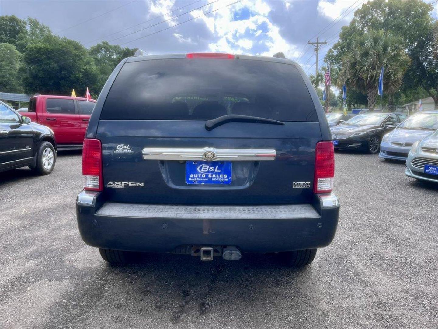 2008 Blue /Grey Chrysler Aspen (1A8HW58248F) with an 5.7l V8 SFI Hemi 5.7l engine, Automatic transmission, located at 745 East Steele Rd., West Columbia, SC, 29170, (803) 755-9148, 33.927212, -81.148483 - Special Internet Price! 2008 Chrysler Aspen with AM/FM radio, Cruise control, Backup camera, Sunroof, Leather interior, 3rd row seating, Rear entertainment, Powered driver seat, Powered windows, Powered door locks, Plus more! - Photo#4