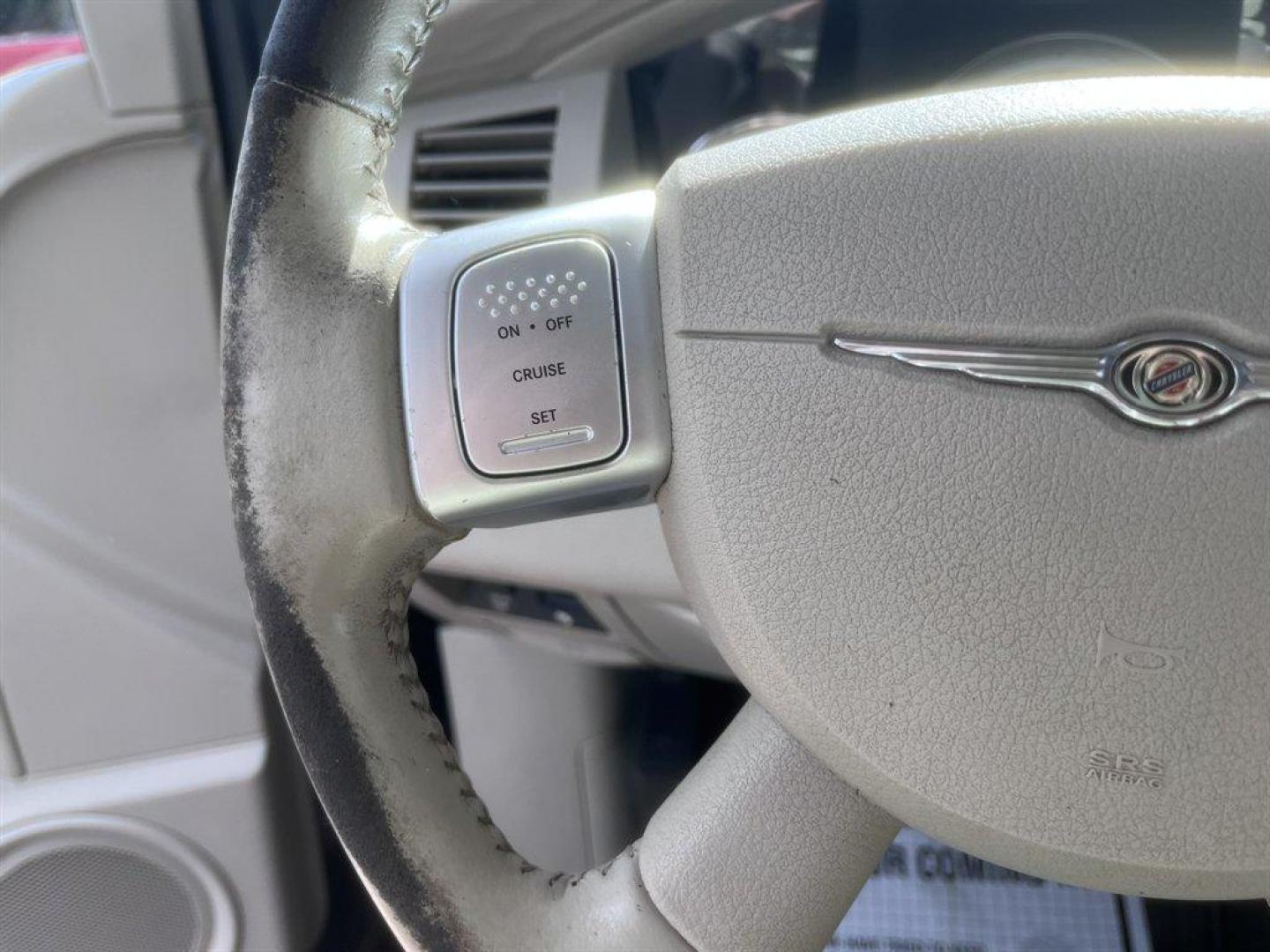 2008 Blue /Grey Chrysler Aspen (1A8HW58248F) with an 5.7l V8 SFI Hemi 5.7l engine, Automatic transmission, located at 745 East Steele Rd., West Columbia, SC, 29170, (803) 755-9148, 33.927212, -81.148483 - Special Internet Price! 2008 Chrysler Aspen with AM/FM radio, Cruise control, Backup camera, Sunroof, Leather interior, 3rd row seating, Rear entertainment, Powered driver seat, Powered windows, Powered door locks, Plus more! - Photo#8