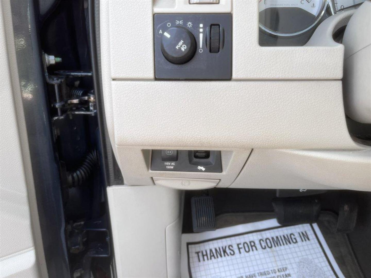 2008 Blue /Grey Chrysler Aspen (1A8HW58248F) with an 5.7l V8 SFI Hemi 5.7l engine, Automatic transmission, located at 745 East Steele Rd., West Columbia, SC, 29170, (803) 755-9148, 33.927212, -81.148483 - Special Internet Price! 2008 Chrysler Aspen with AM/FM radio, Cruise control, Backup camera, Sunroof, Leather interior, 3rd row seating, Rear entertainment, Powered driver seat, Powered windows, Powered door locks, Plus more! - Photo#18