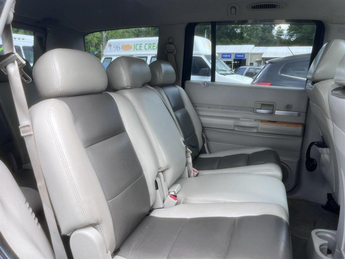 2008 Blue /Grey Chrysler Aspen (1A8HW58248F) with an 5.7l V8 SFI Hemi 5.7l engine, Automatic transmission, located at 745 East Steele Rd., West Columbia, SC, 29170, (803) 755-9148, 33.927212, -81.148483 - Special Internet Price! 2008 Chrysler Aspen with AM/FM radio, Cruise control, Backup camera, Sunroof, Leather interior, 3rd row seating, Rear entertainment, Powered driver seat, Powered windows, Powered door locks, Plus more! - Photo#27