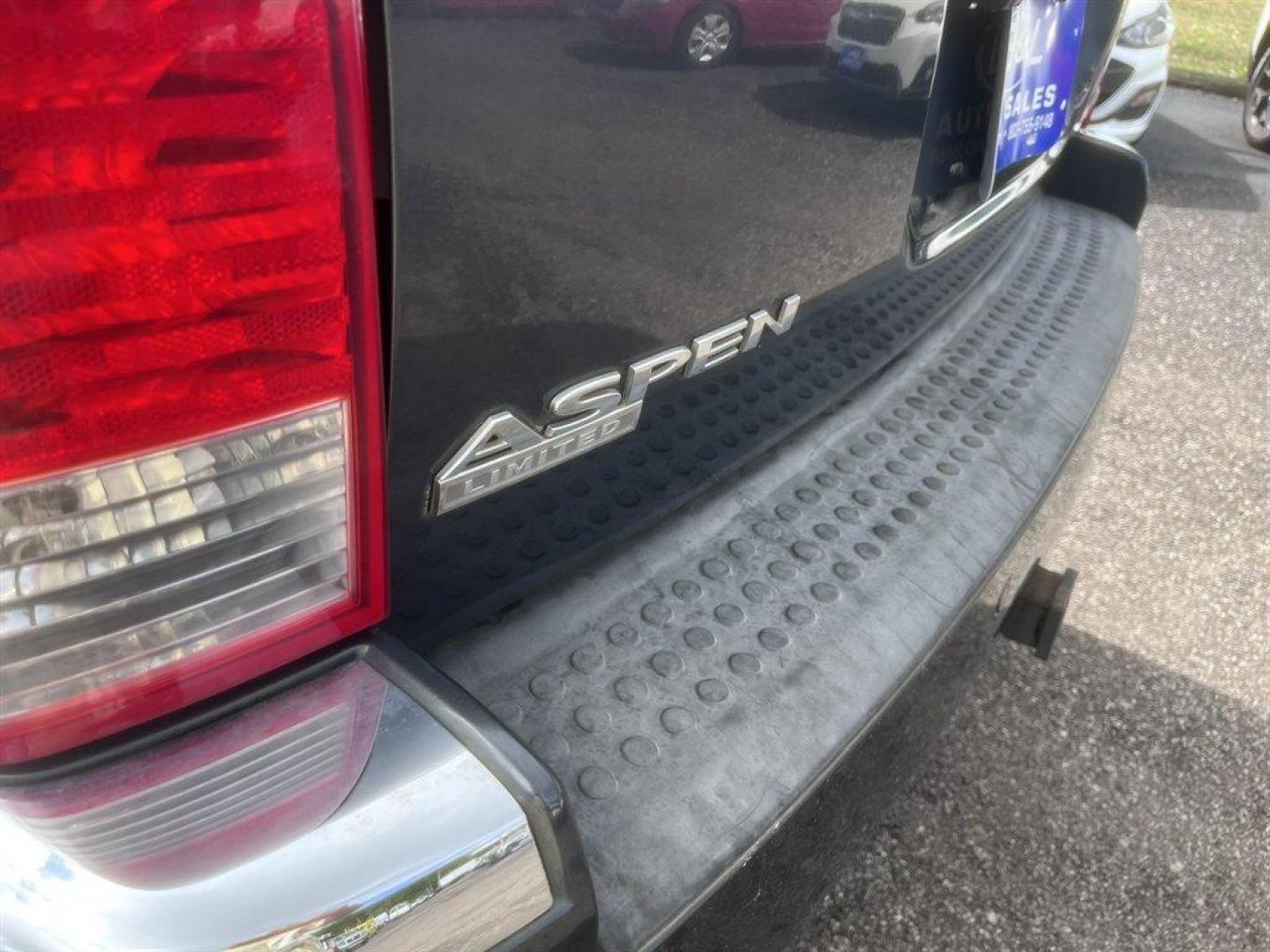 2008 Blue /Grey Chrysler Aspen (1A8HW58248F) with an 5.7l V8 SFI Hemi 5.7l engine, Automatic transmission, located at 745 East Steele Rd., West Columbia, SC, 29170, (803) 755-9148, 33.927212, -81.148483 - Special Internet Price! 2008 Chrysler Aspen with AM/FM radio, Cruise control, Backup camera, Sunroof, Leather interior, 3rd row seating, Rear entertainment, Powered driver seat, Powered windows, Powered door locks, Plus more! - Photo#31