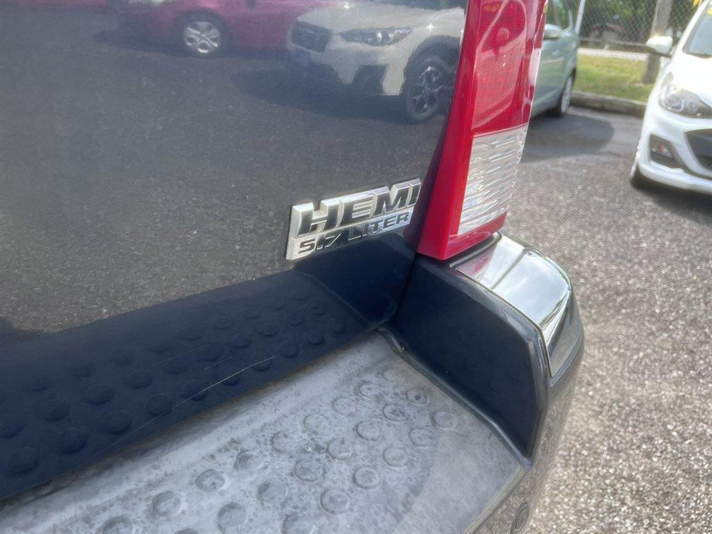 2008 Blue /Grey Chrysler Aspen (1A8HW58248F) with an 5.7l V8 SFI Hemi 5.7l engine, Automatic transmission, located at 745 East Steele Rd., West Columbia, SC, 29170, (803) 755-9148, 33.927212, -81.148483 - Special Internet Price! 2008 Chrysler Aspen with AM/FM radio, Cruise control, Backup camera, Sunroof, Leather interior, 3rd row seating, Rear entertainment, Powered driver seat, Powered windows, Powered door locks, Plus more! - Photo#32